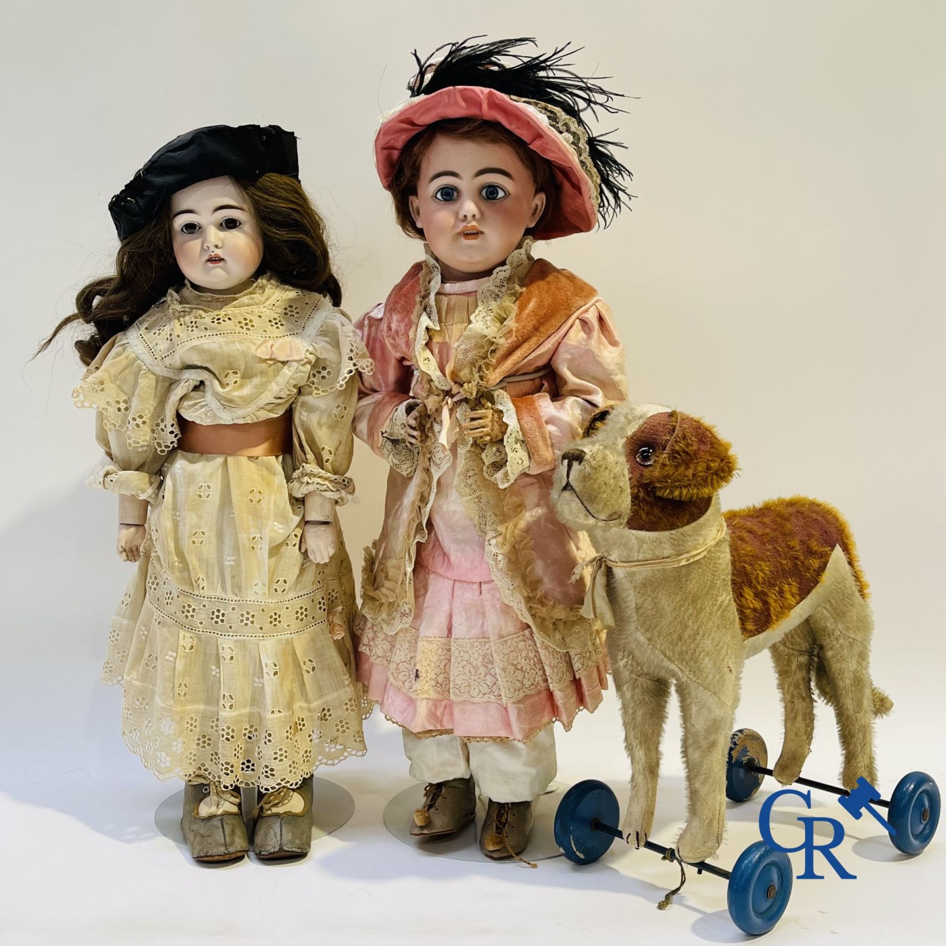 Toys: antique dolls: Beautiful lot of 2 dolls with porcelain head and a toy.