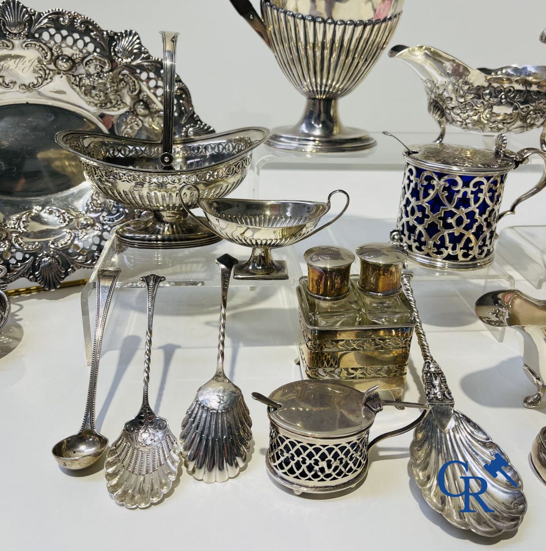 Silver: Important lot with various pieces of English silver. (various hallmarks) 19th-20th century. - Bild 4 aus 19