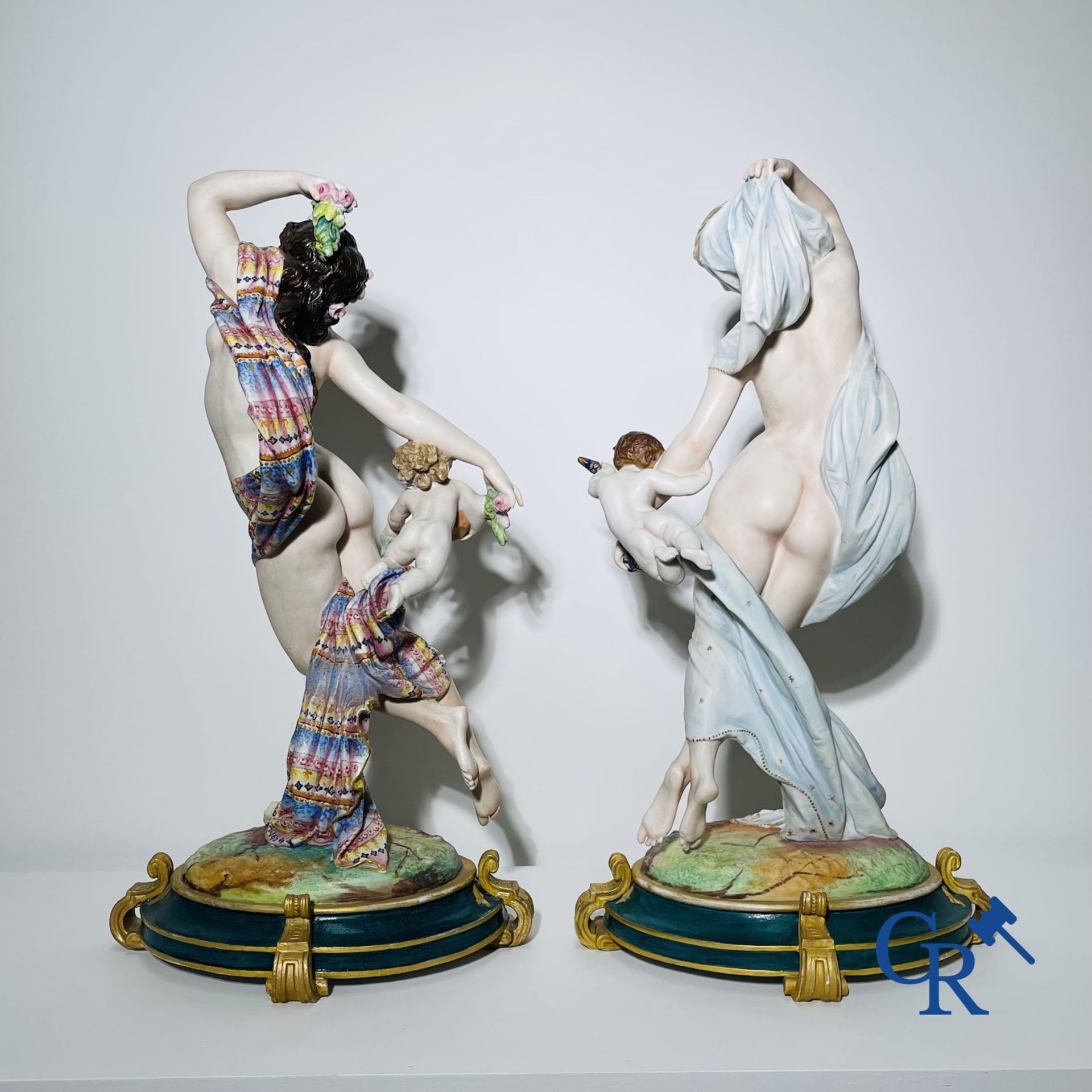 Porcelain: Large pair of multi-coloured decorated and gilded statues in biscuit with the representat - Bild 4 aus 9