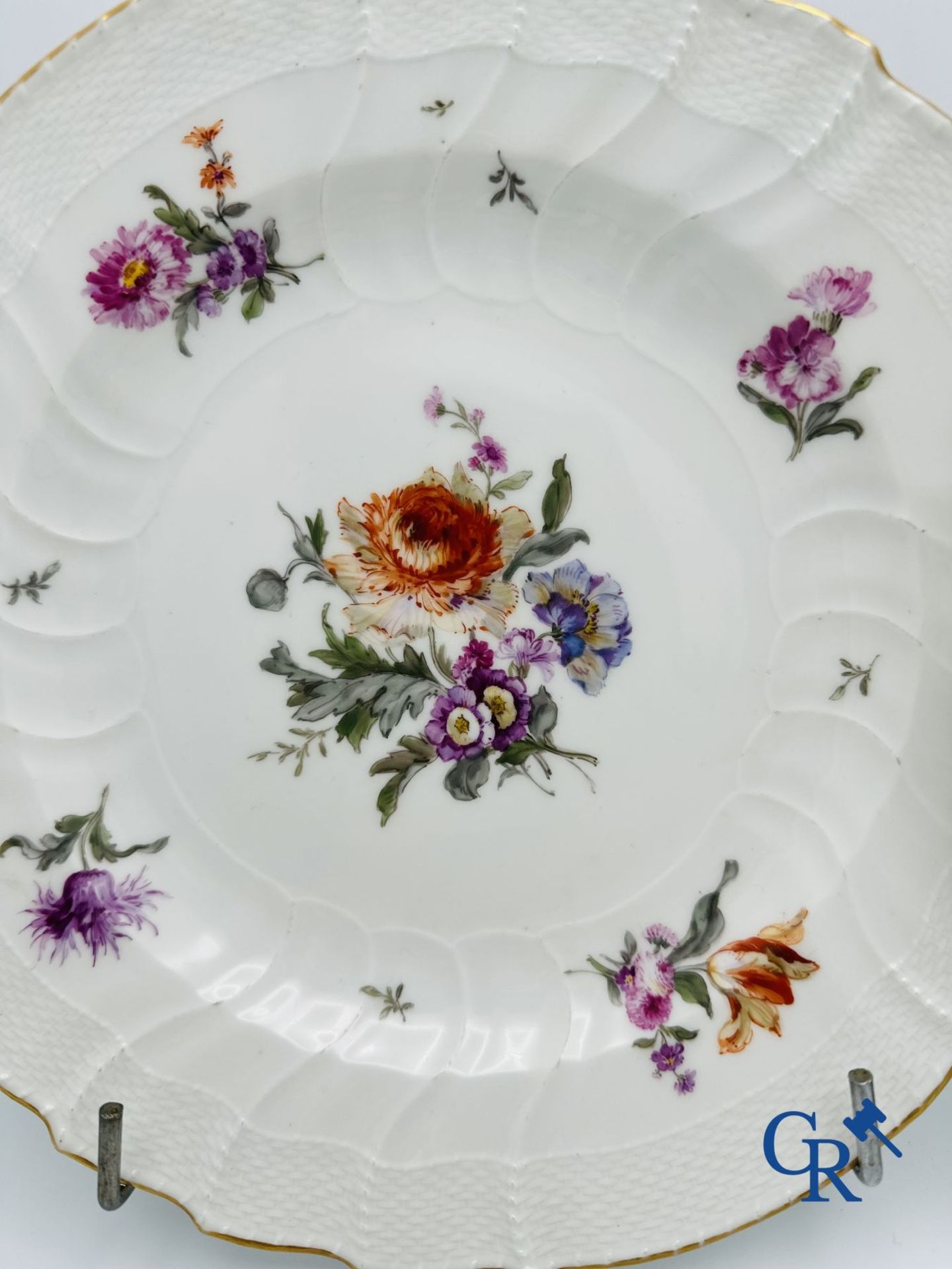 KPM: Königliche Porzellan-Manufaktur Berlin. Pair of plates in finely painted porcelain. - Image 2 of 5