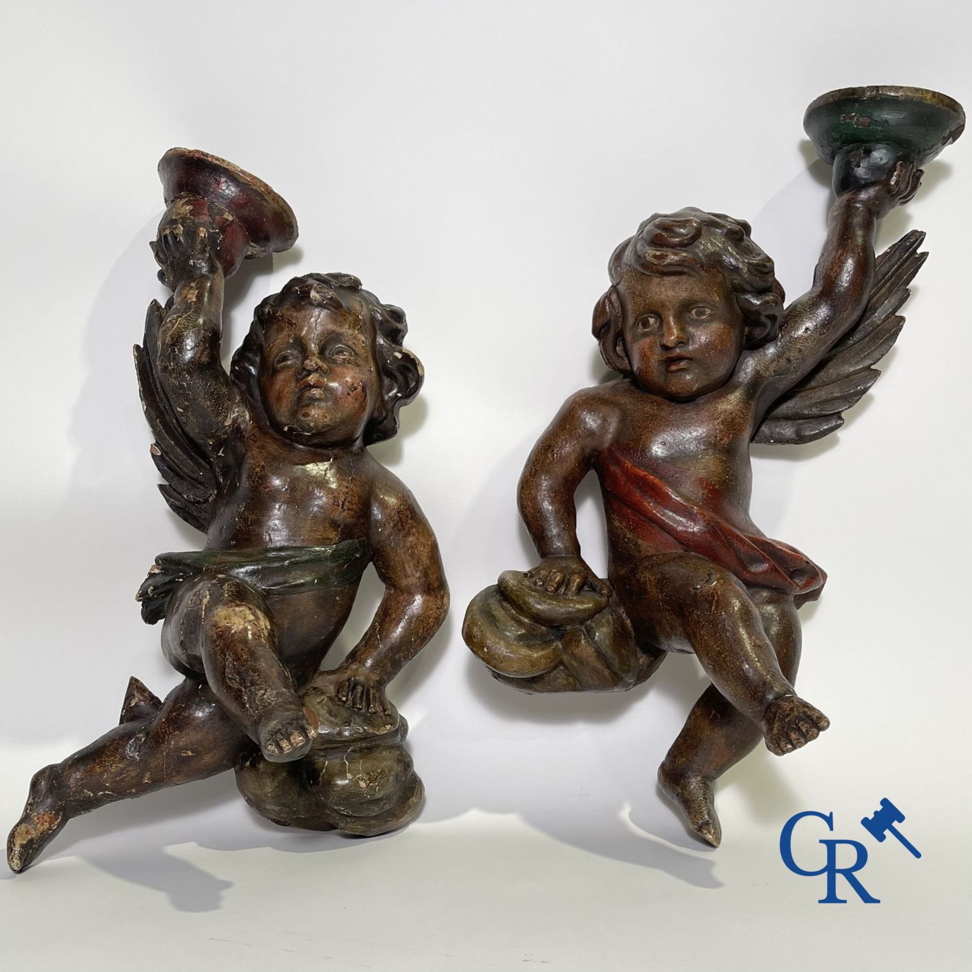 Wooden sculptures: A pair of wood-carved and polychrome 18th century angels. - Image 11 of 16