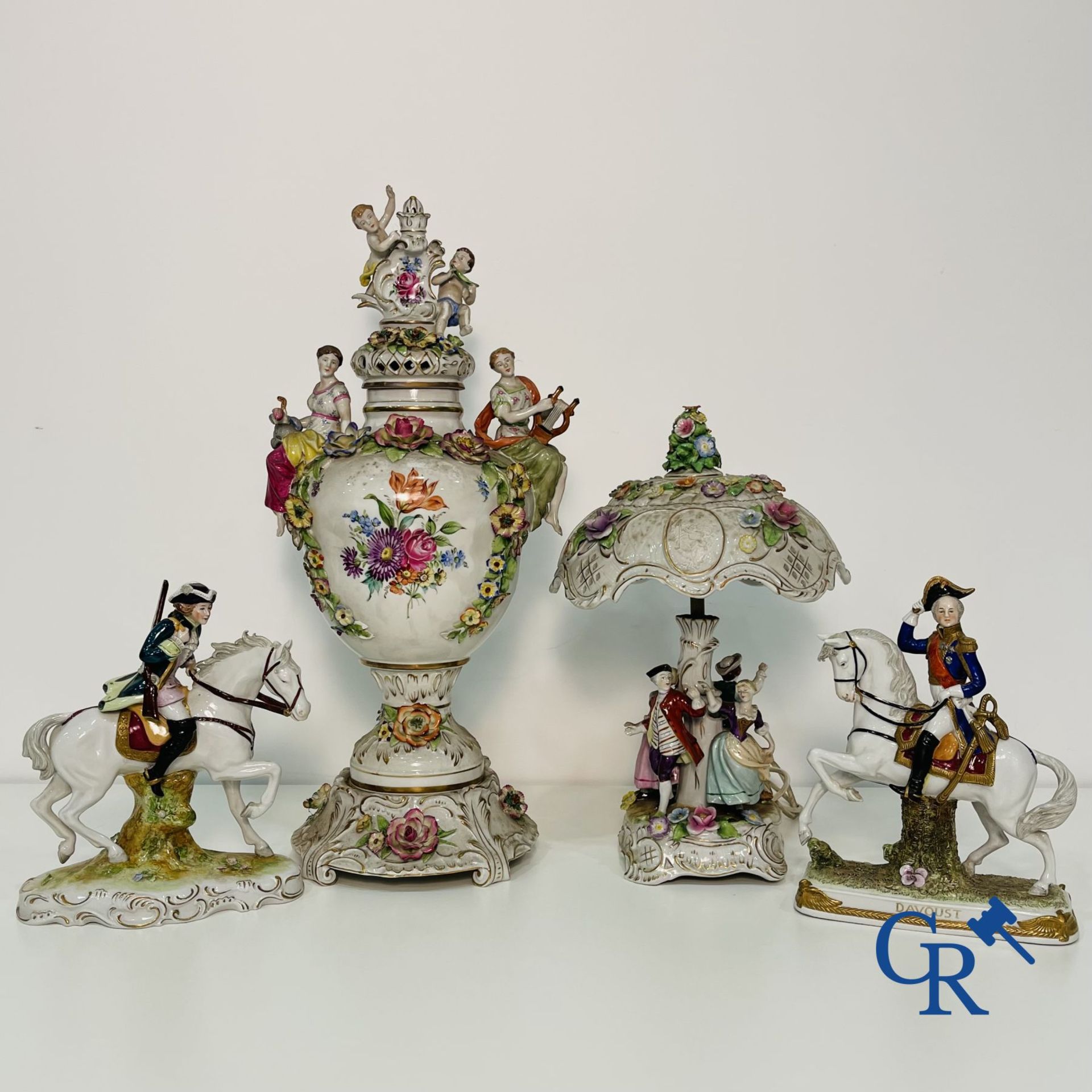 Sax porcelain: A lot with various pieces of Sax porcelain.