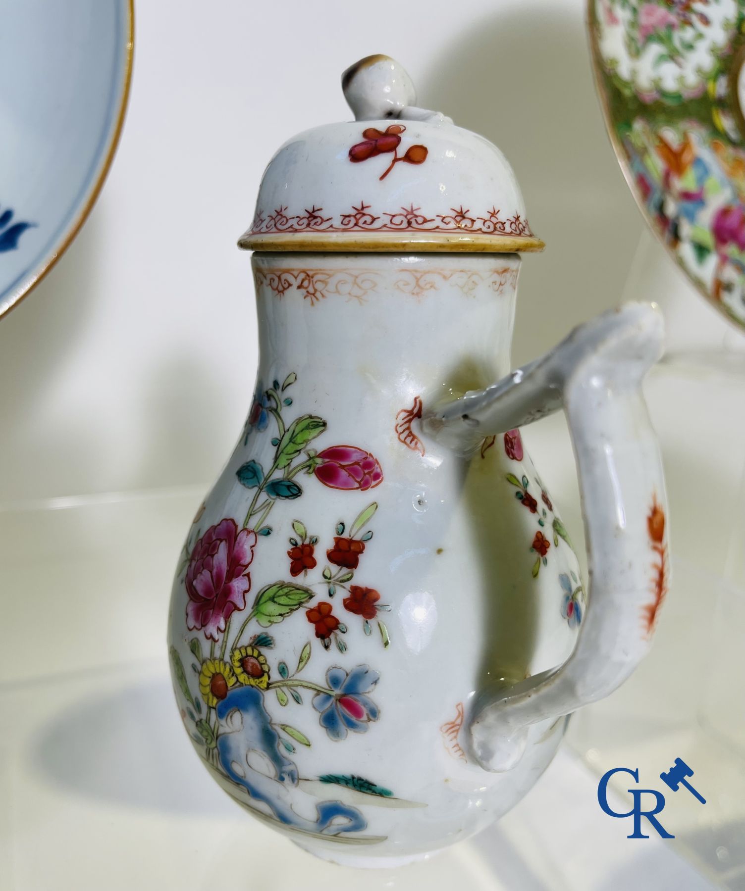 Chinese porcelain: 16 pieces of 18th and 19th century Chinese porcelain. - Image 15 of 33