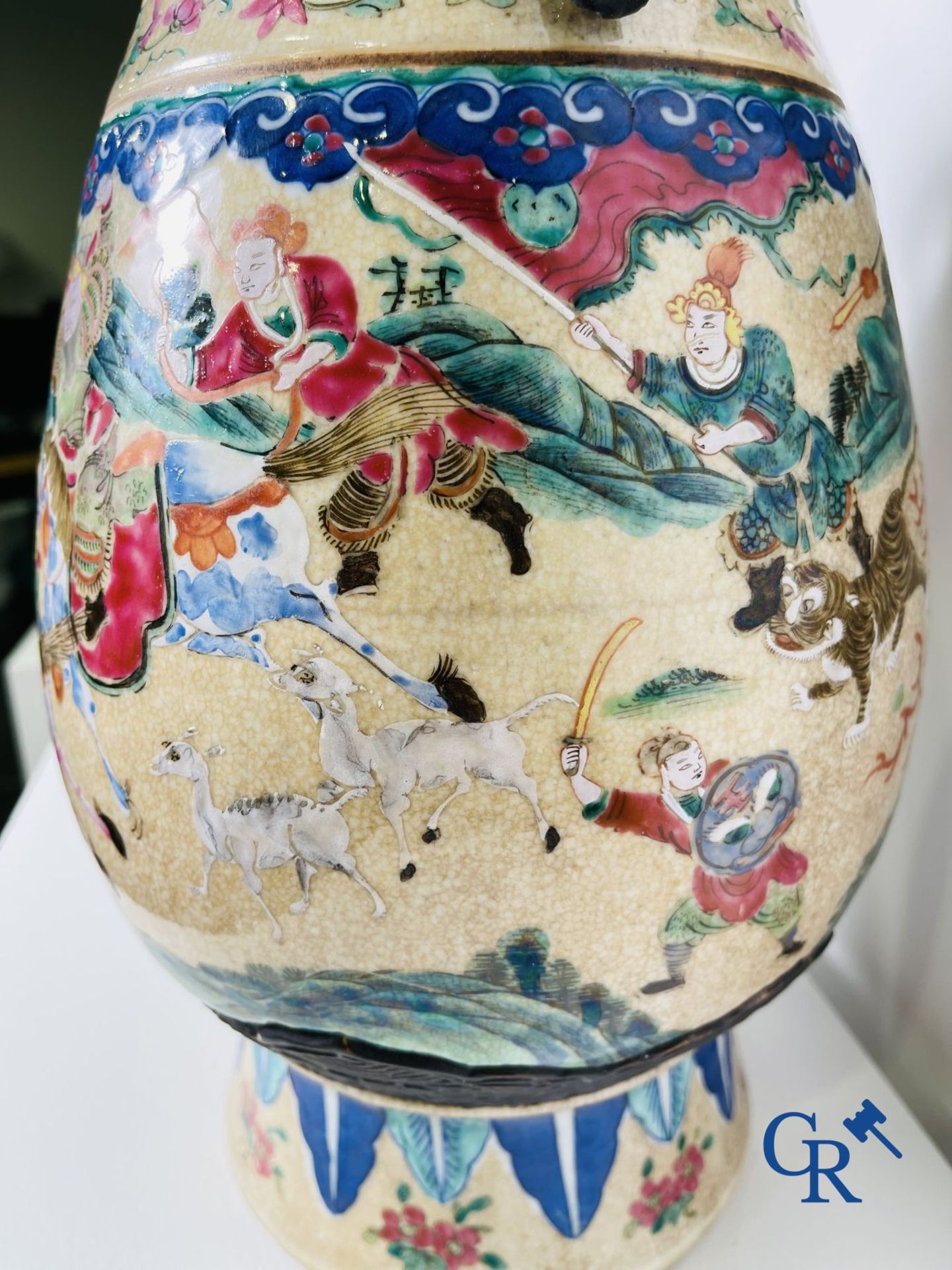 Asian Art: A pair of Chinese Nanking vases with famille rose decor. - Image 6 of 23