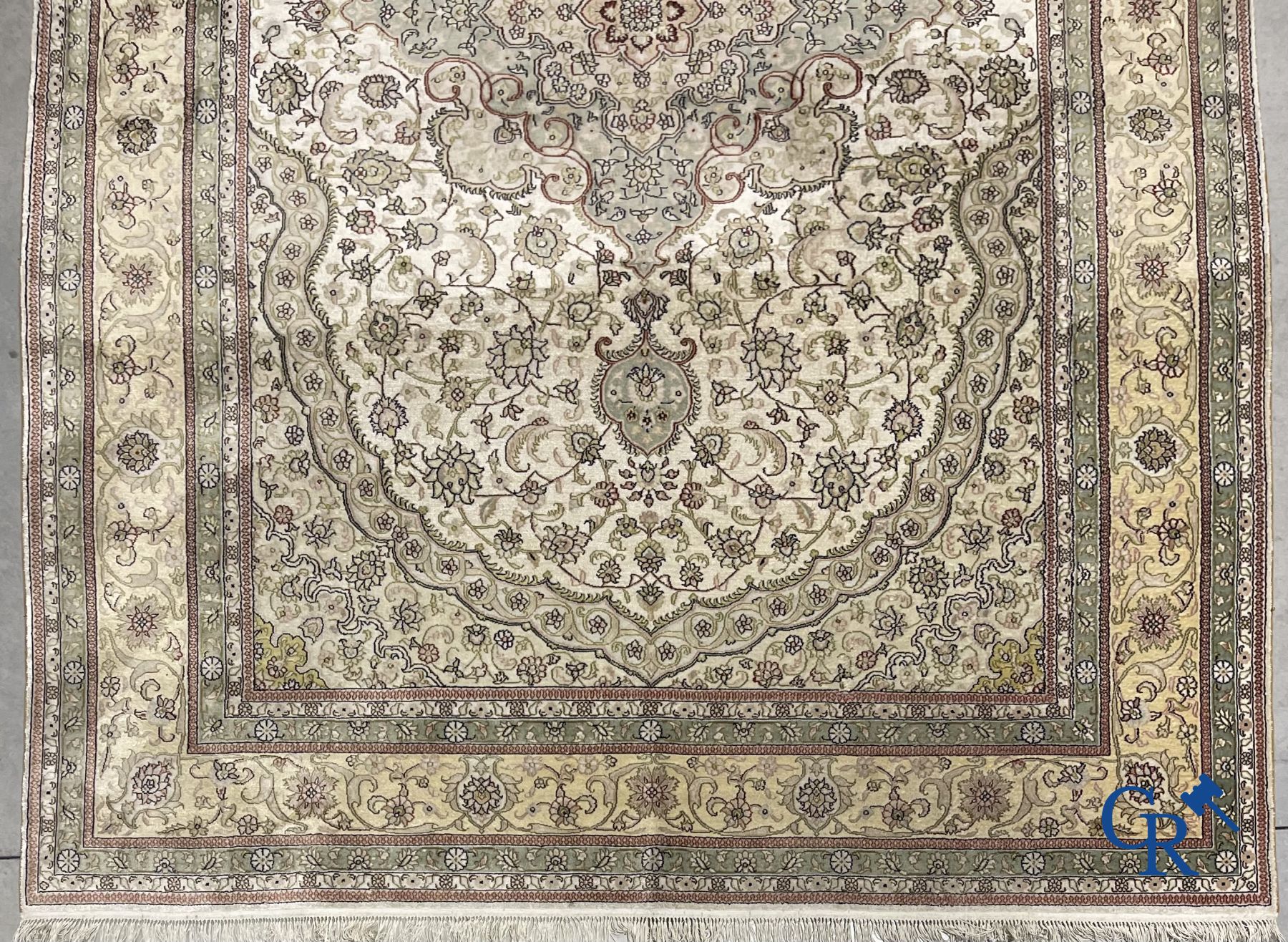 Oriental carpets: Hereke. Large carpet in silk. - Image 5 of 10