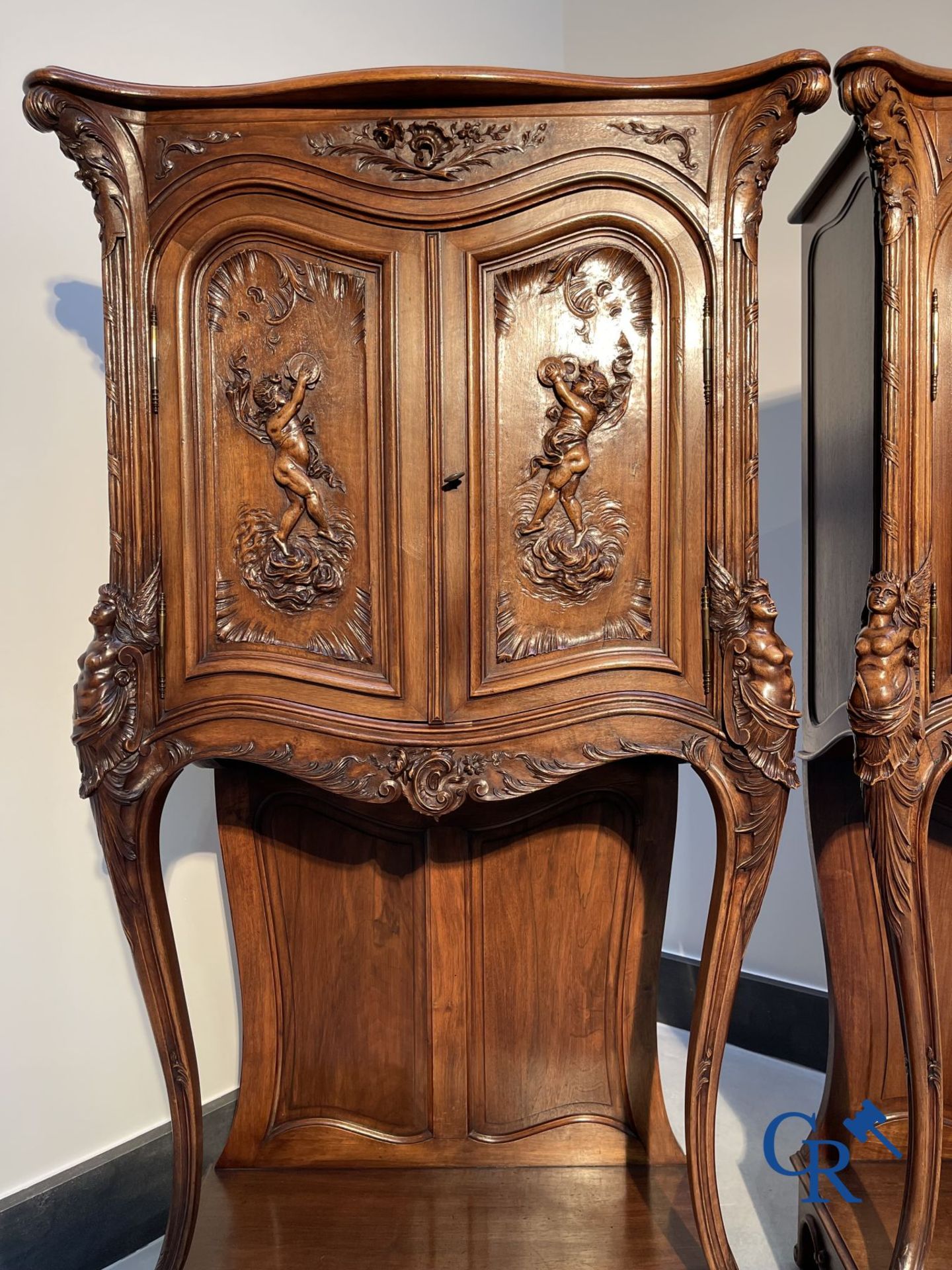 Furniture: A pair of finely carved furniture. LXV style. - Image 10 of 15