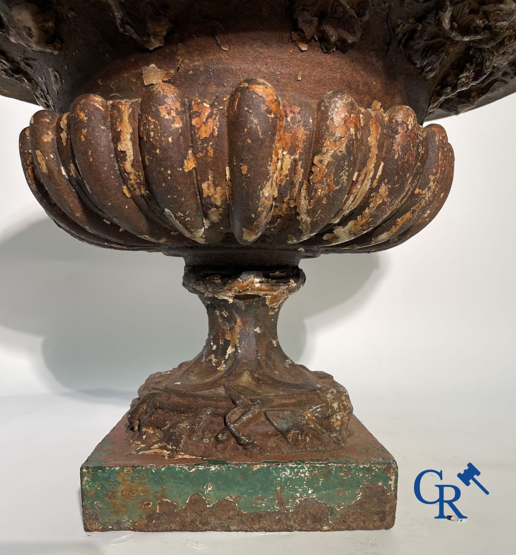 A 19th century cast iron garden vase decorated with grapevines. - Image 5 of 7