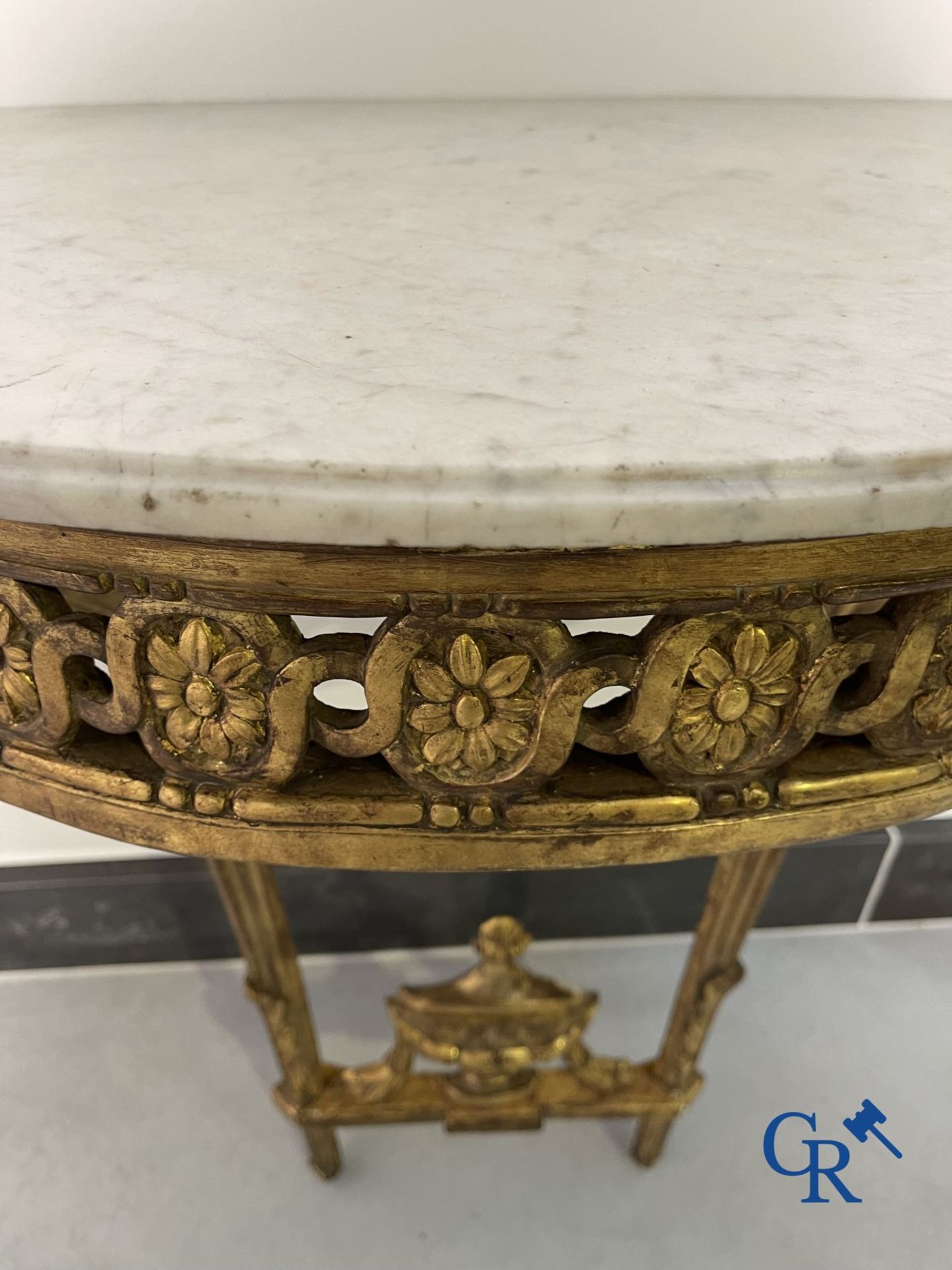 Furniture: Wood sculpted and gilded crescent shaped console. LXVI-period. - Image 11 of 18
