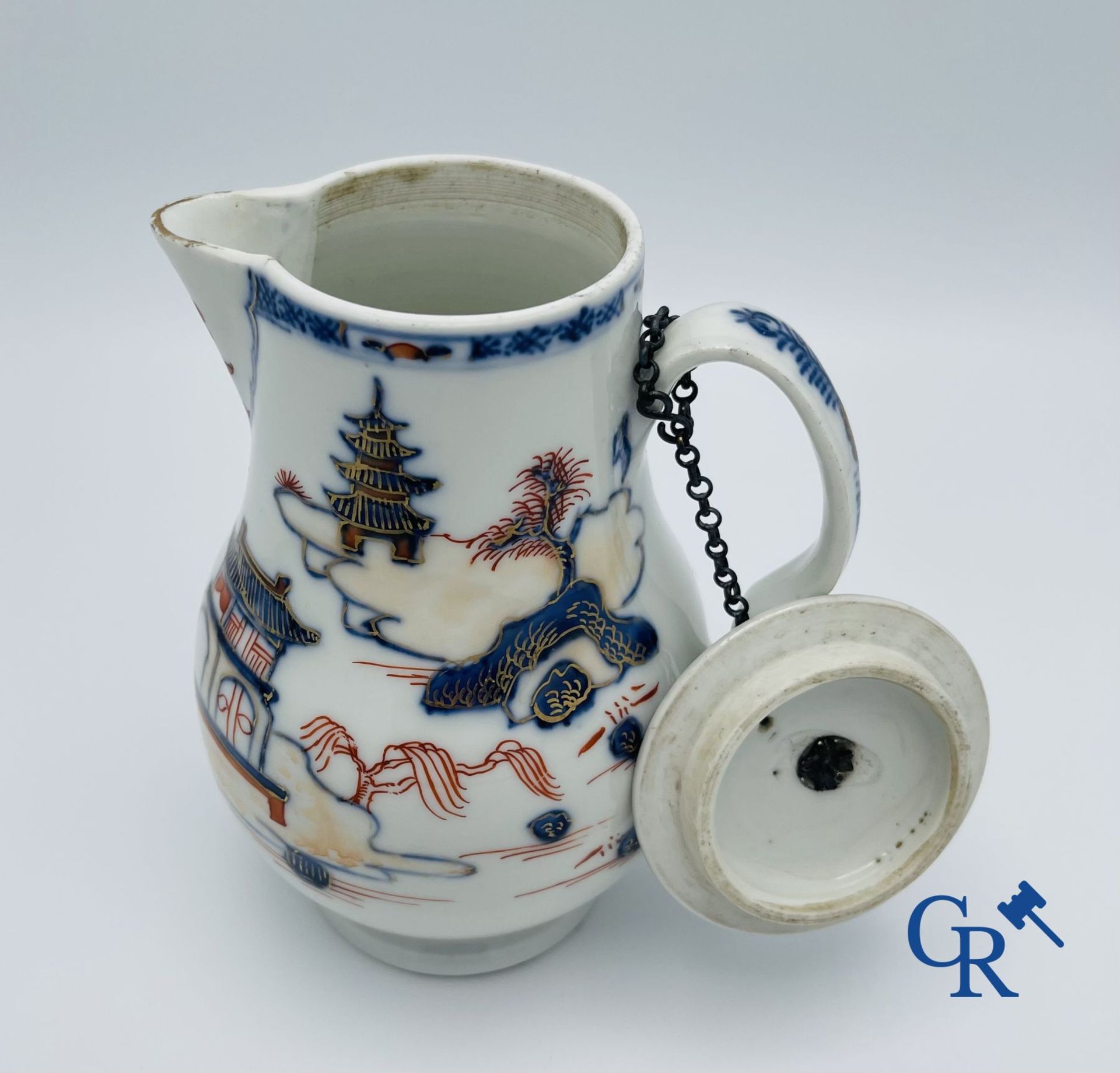 Asian Art: A Chinese silver mounted imari style lid jug. Qianlong period. - Bild 6 aus 8