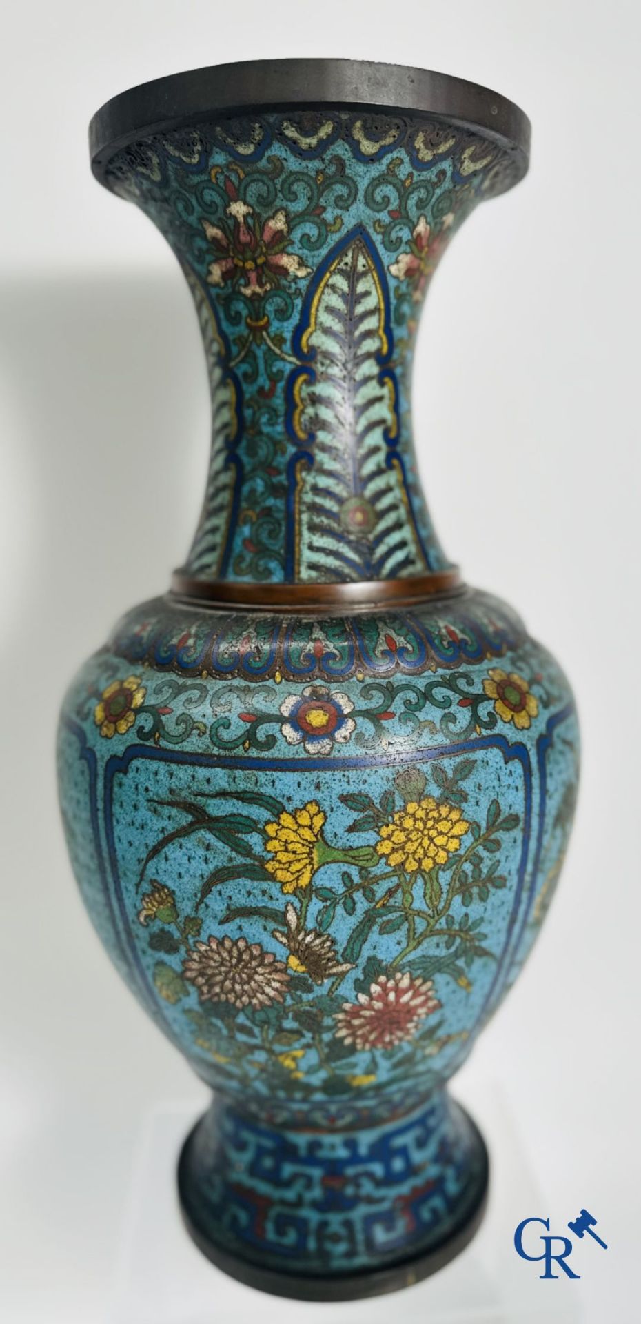 Chinese baluster-shaped vase in bronze and cloisonné. 19th century. - Image 4 of 9