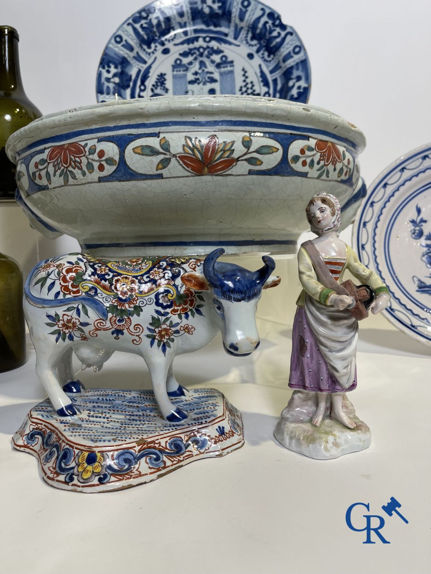 A part of a North French fountain and various pieces in faience and various antiques. - Image 5 of 22