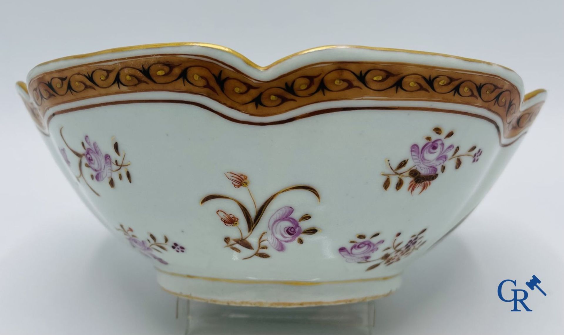 Asian Art: A Chinese famille rose bowl in export porcelain for the American market. - Image 5 of 12