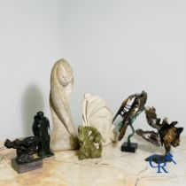 7 modern sculptures in bronze, marble and white stone.