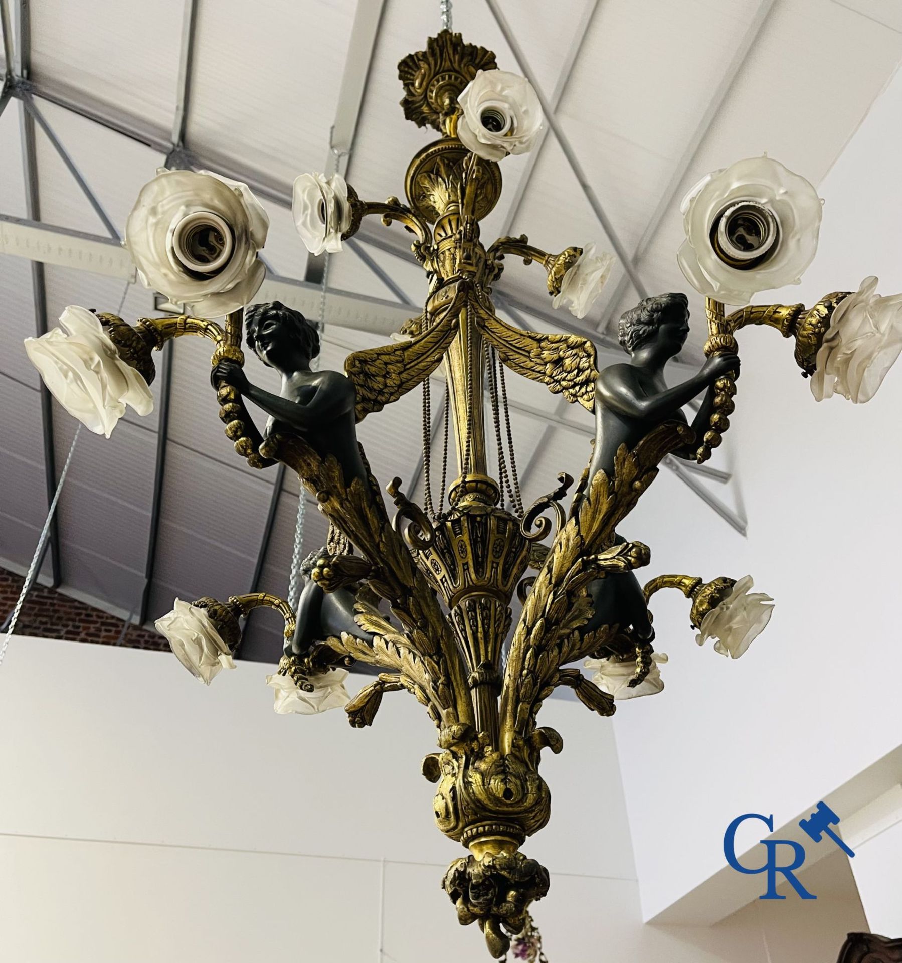 Chandelier: A large bronze chandelier in empire style. Period 1920. - Image 2 of 5