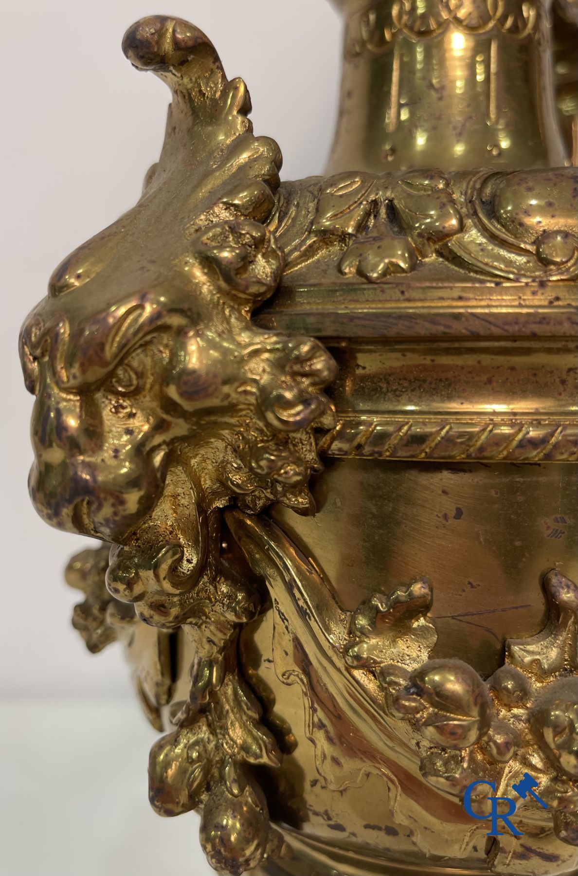 A pair of gilded bronze ewer vases. Napoleon III period. - Image 8 of 11