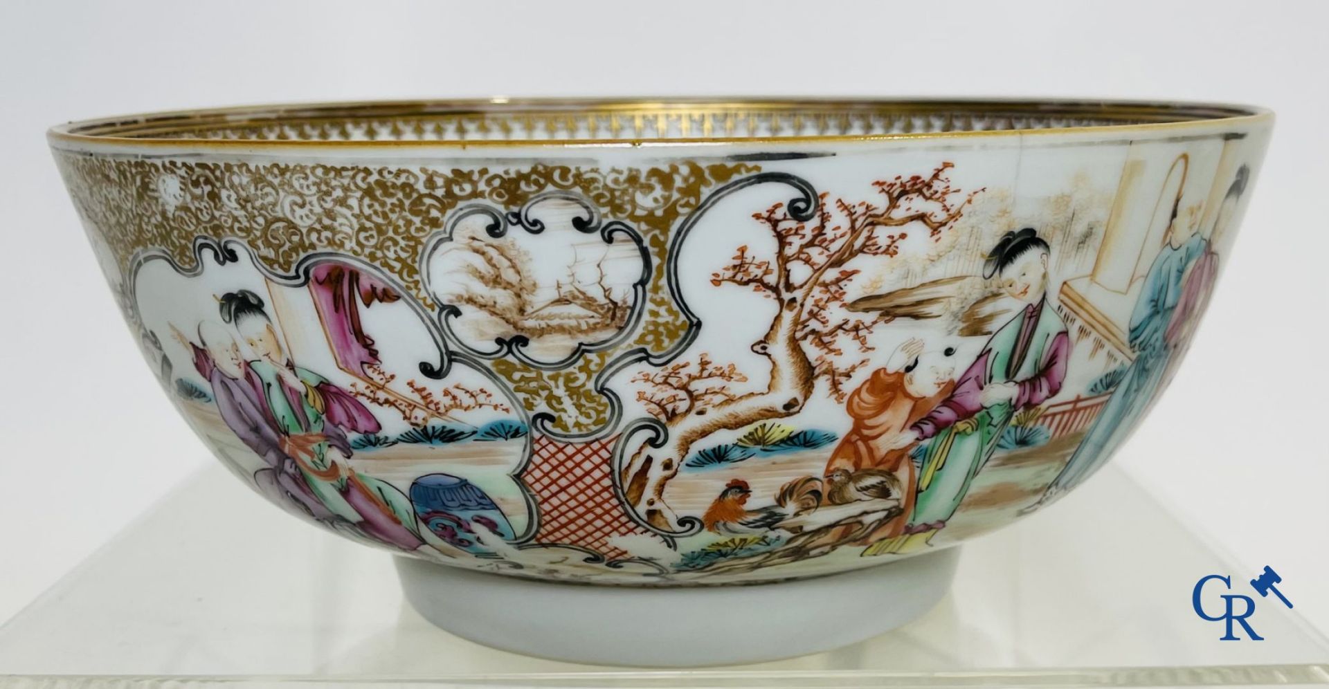 A large Chinese famille rose mandarin bowl, a famille rose cup and saucer and a figurine in blanc de - Bild 6 aus 25
