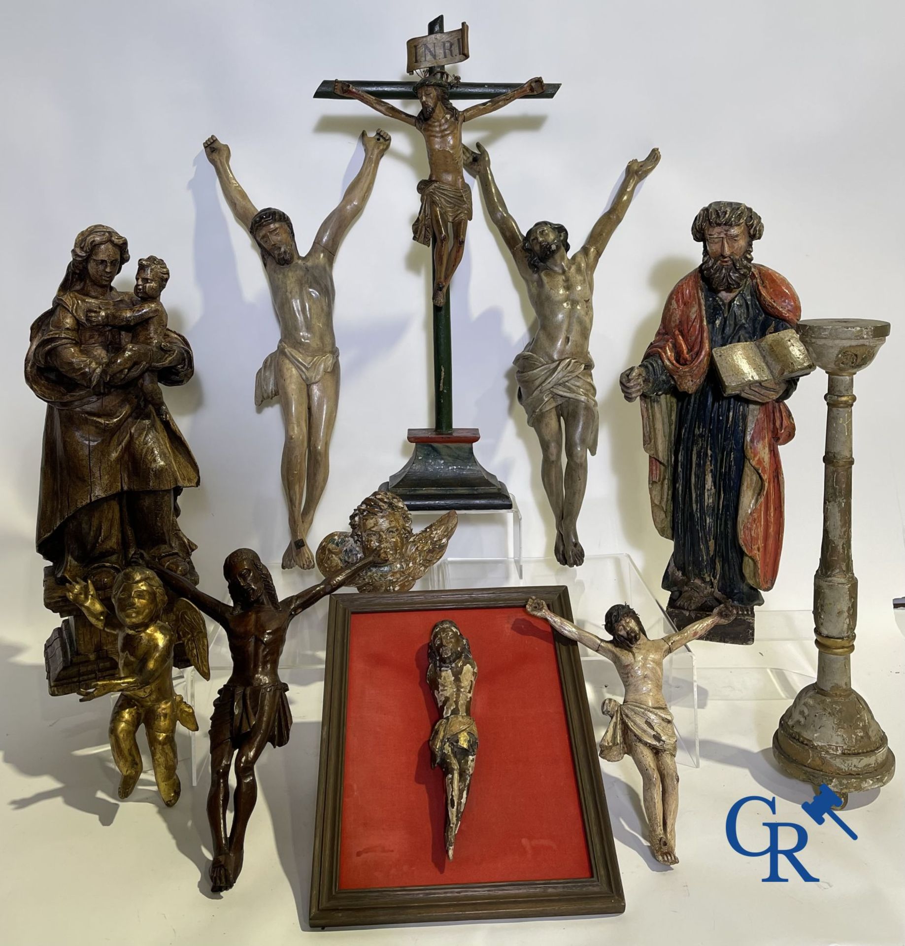 A lot with 18th and 19th century religious wood sculptures. - Image 2 of 6