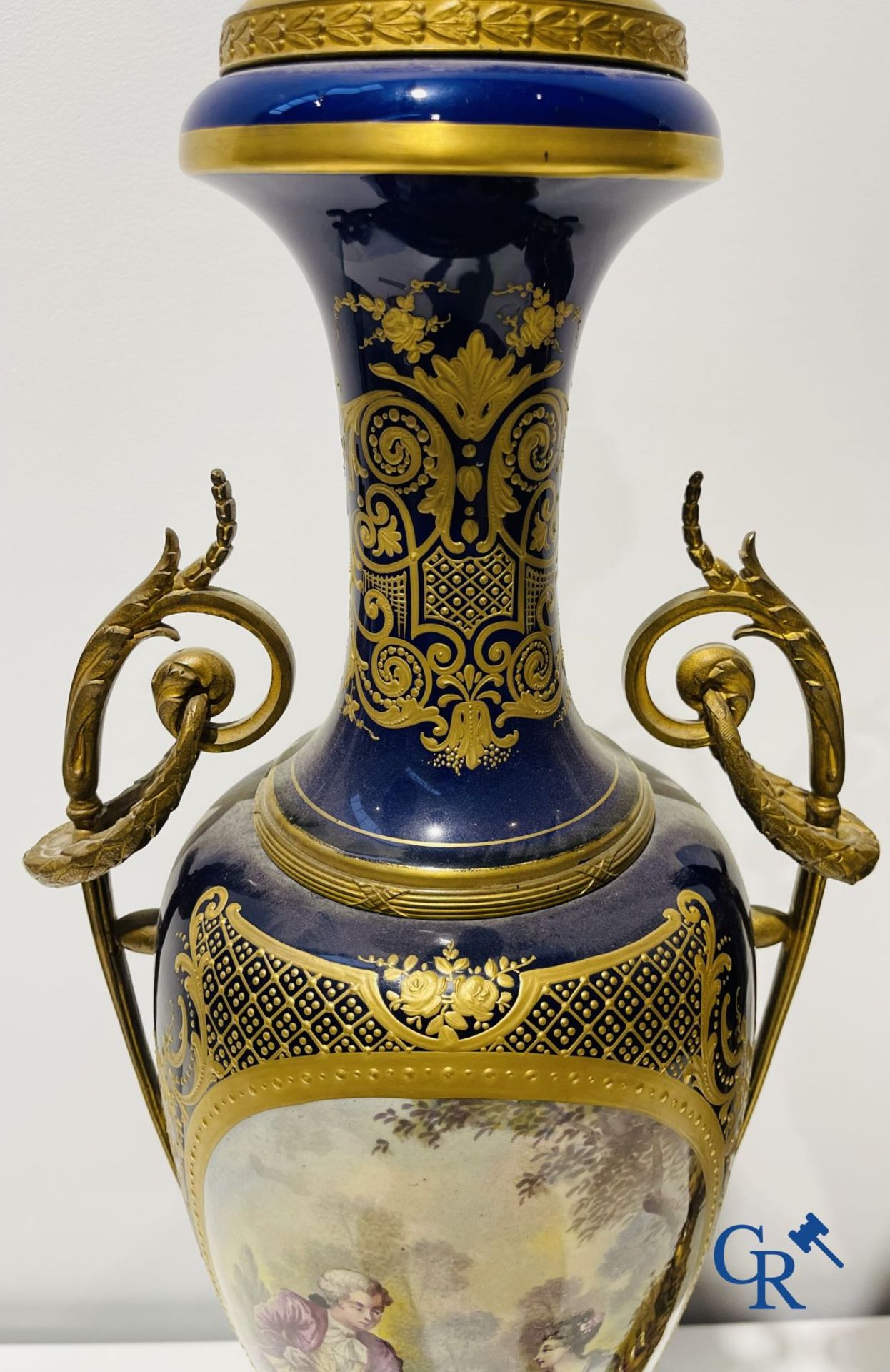 Sèvres: Poitevin. Pair of large vases in faience and bronze frames with romantic scenes. LXVI style. - Image 9 of 17