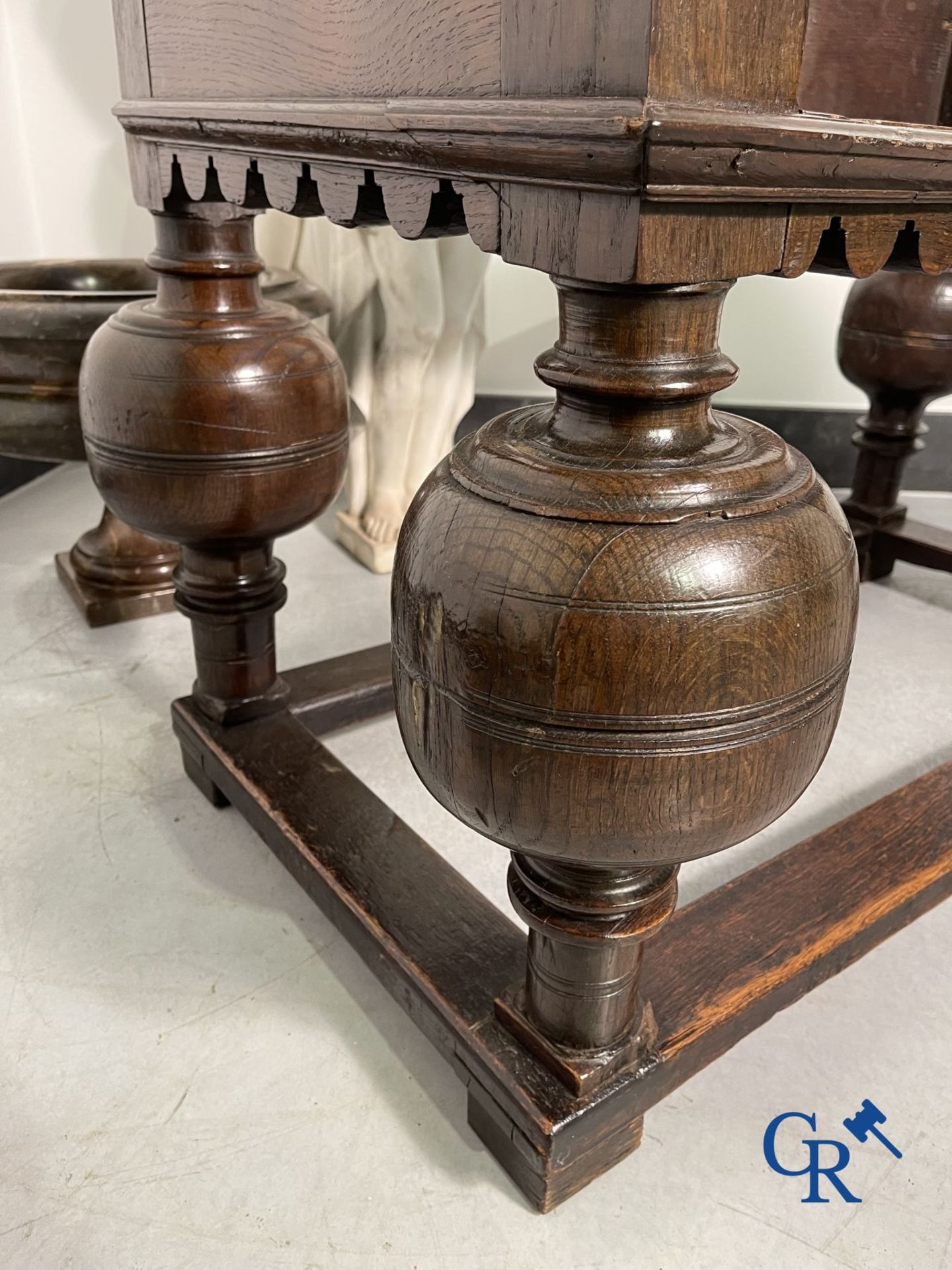 Furniture: An oak table with drawer. 17th - 18th century. - Bild 14 aus 16