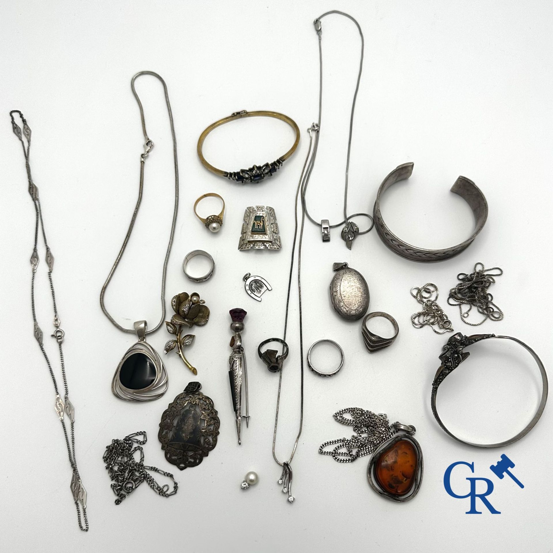jewellery: Large lot of various fantasy jewellery in silver (925°/00)