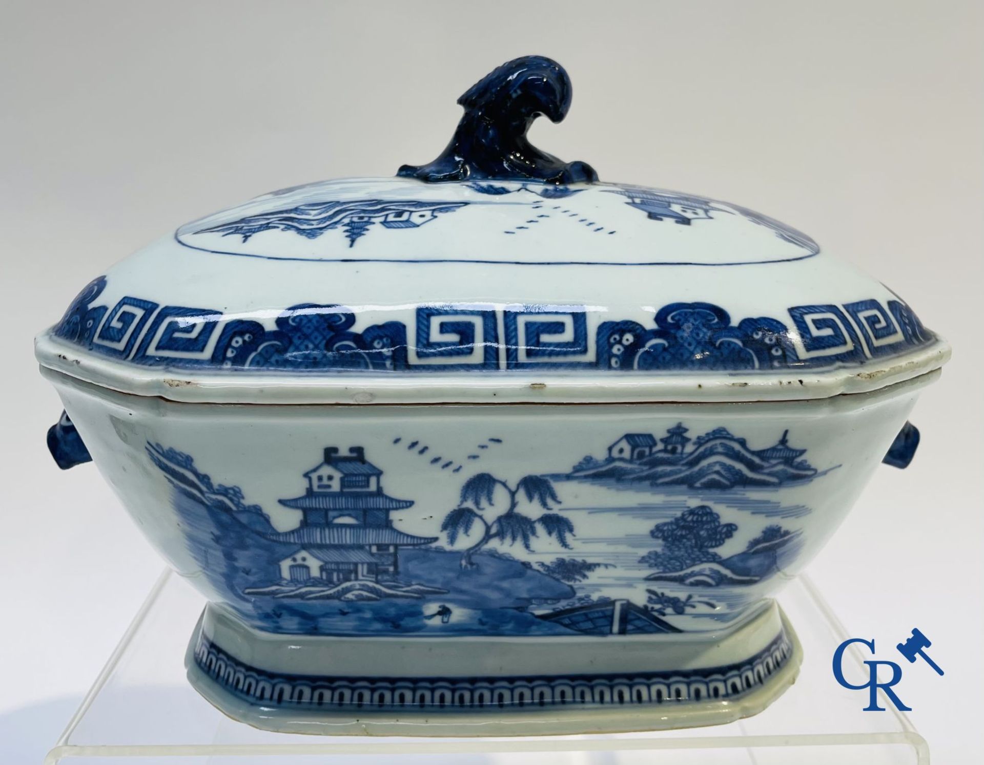 Chinese Porcelain: 2 tureens and a saucer in Chinese porcelain. - Bild 7 aus 20