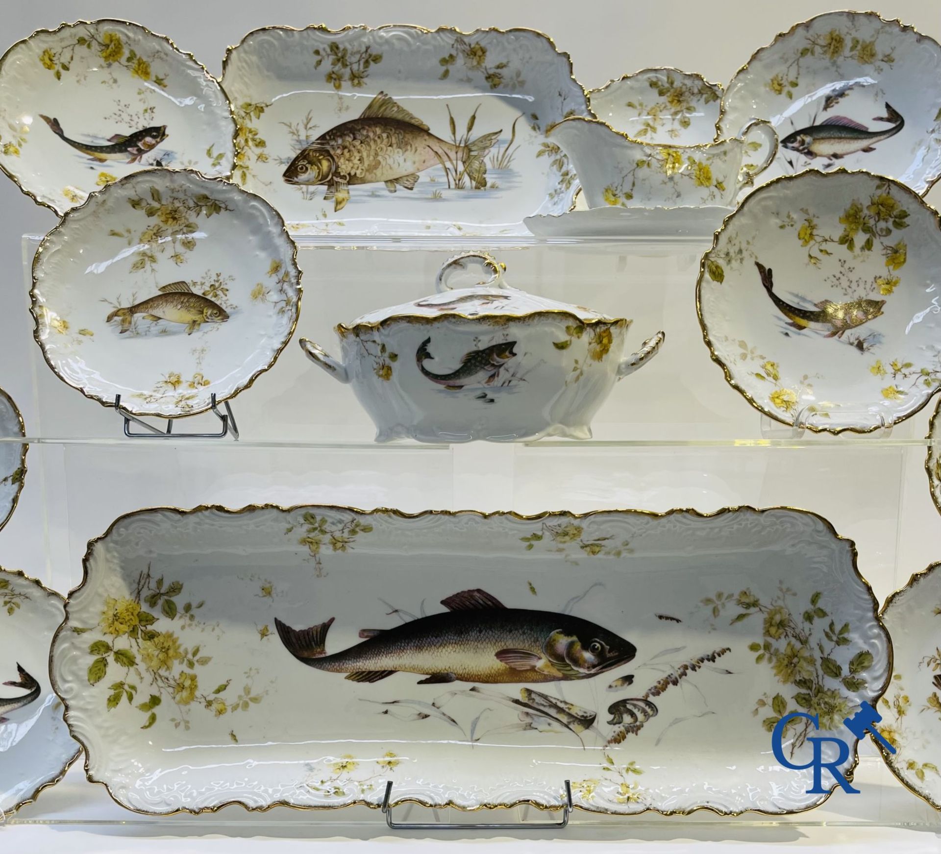 Extraordinary tableware in Brussels porcelain with a theme of freshwater fish. - Image 13 of 17