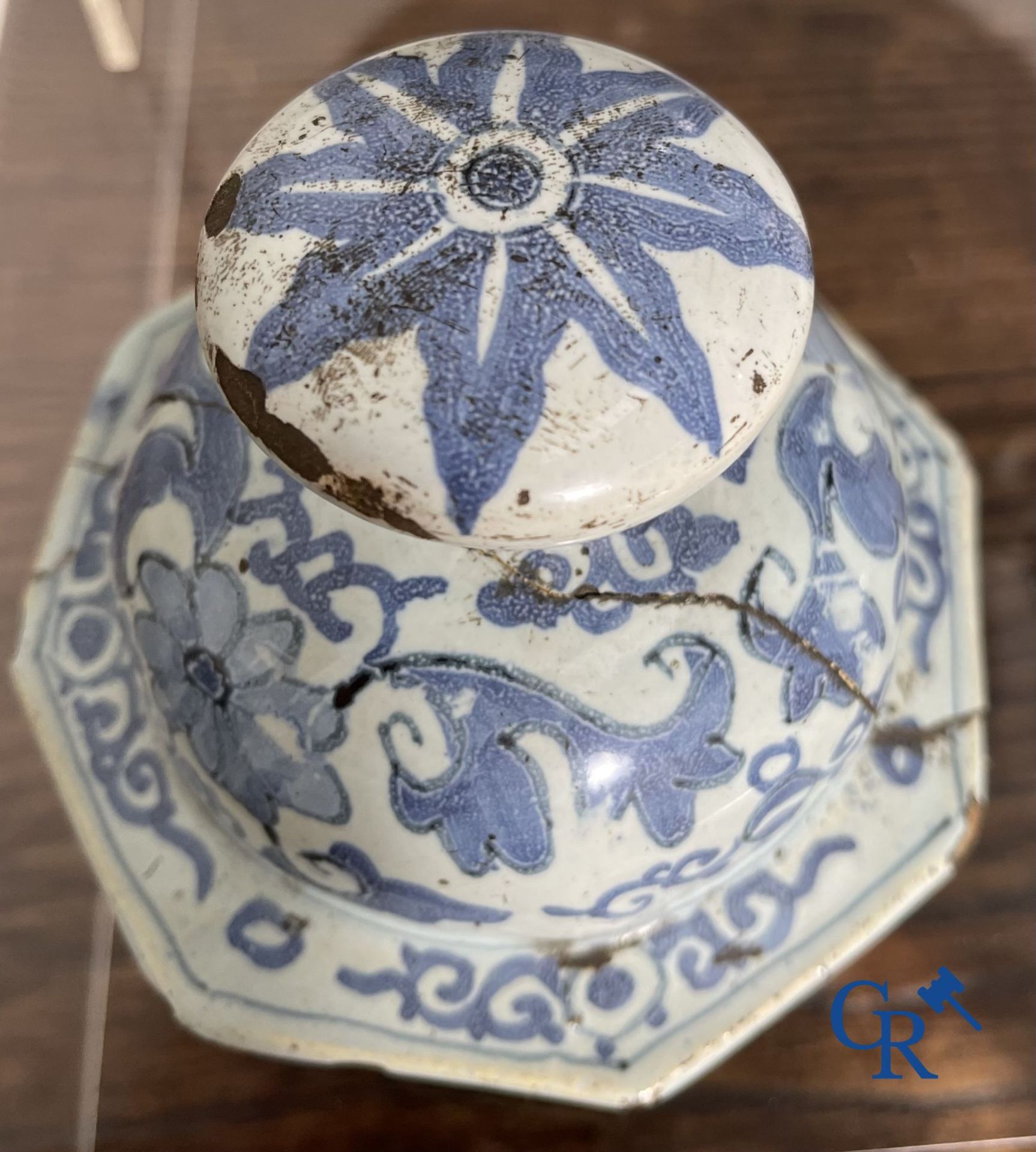 Delft: 11 pieces of blue and white faience with different décors. 17th - 18th century. - Image 17 of 29