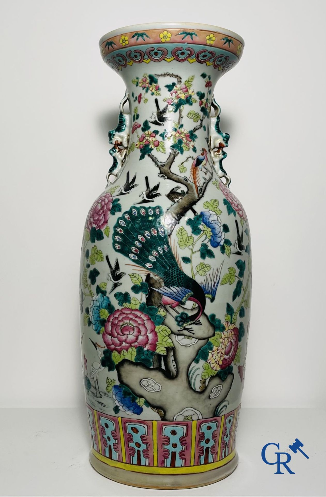 Asian Art: Vase in Chinese famille rose porcelain with decor of birds and peonies. 19th century. - Bild 4 aus 12