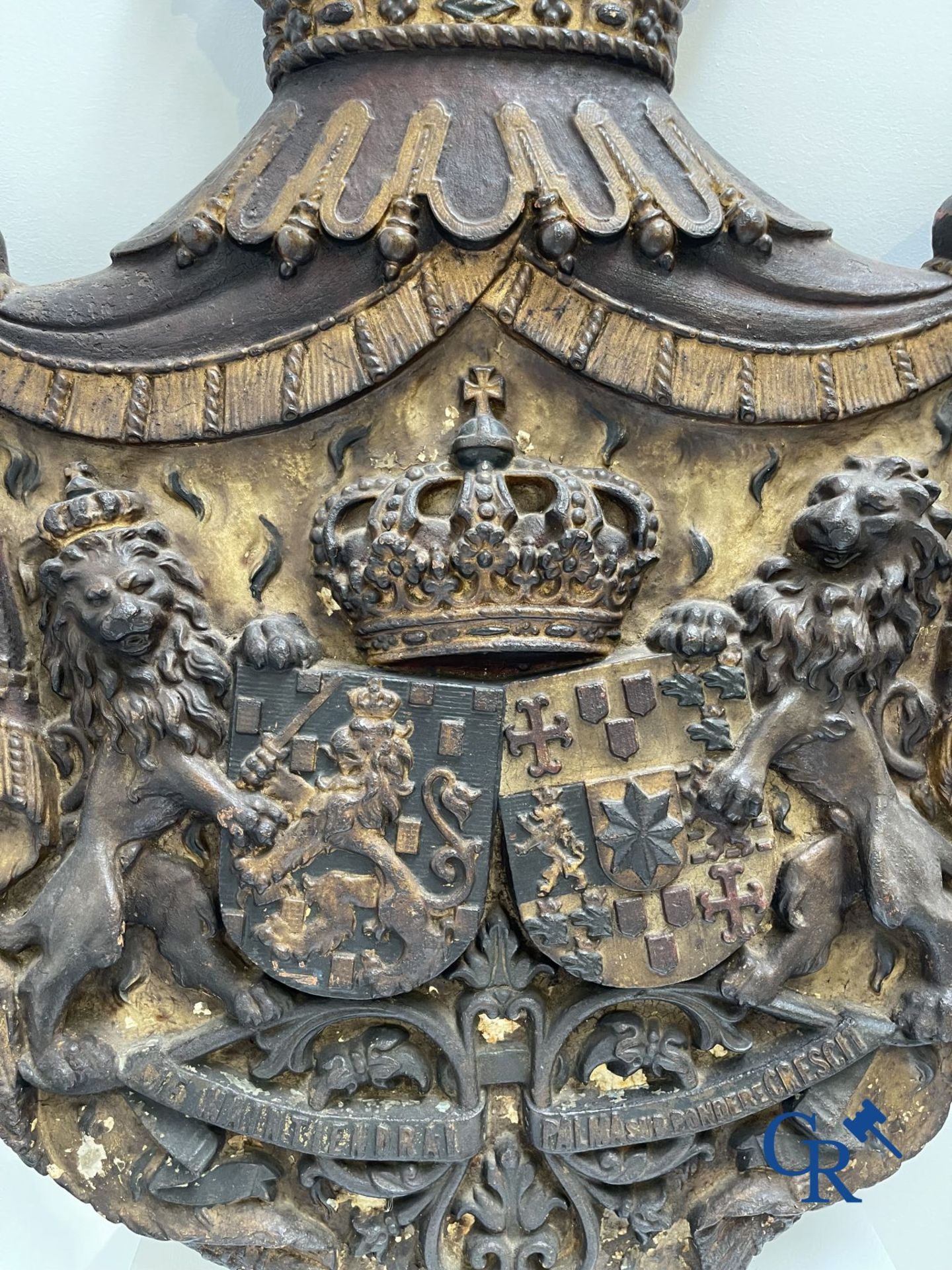Exceptionally Royal Coat of Arms in dented and polychrome cast iron. the Netherlands, 19th century. - Bild 3 aus 13