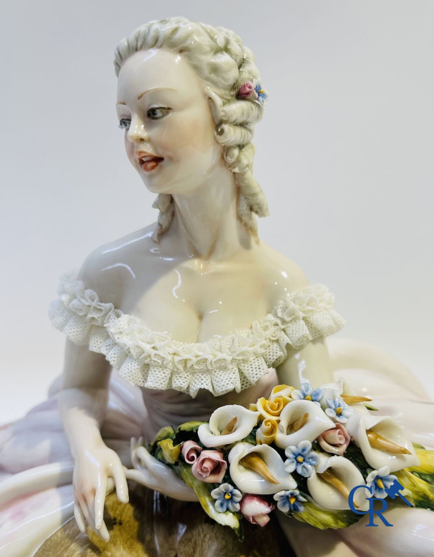 Porcelain: Capodimonte: Exceptional group in Italian porcelain with lace. - Image 5 of 8