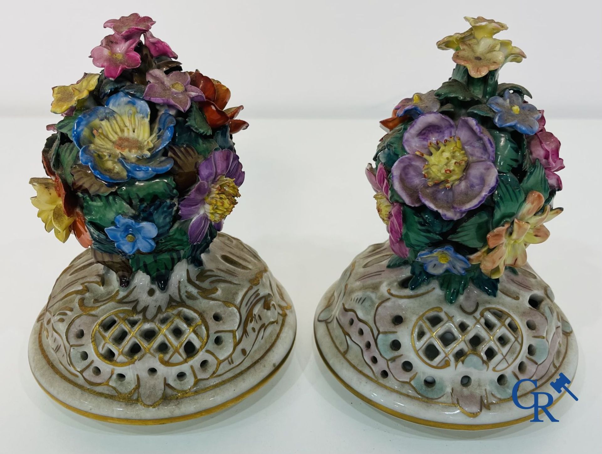 Dresden: A pair of openwork porcelain lid vases. - Image 15 of 16