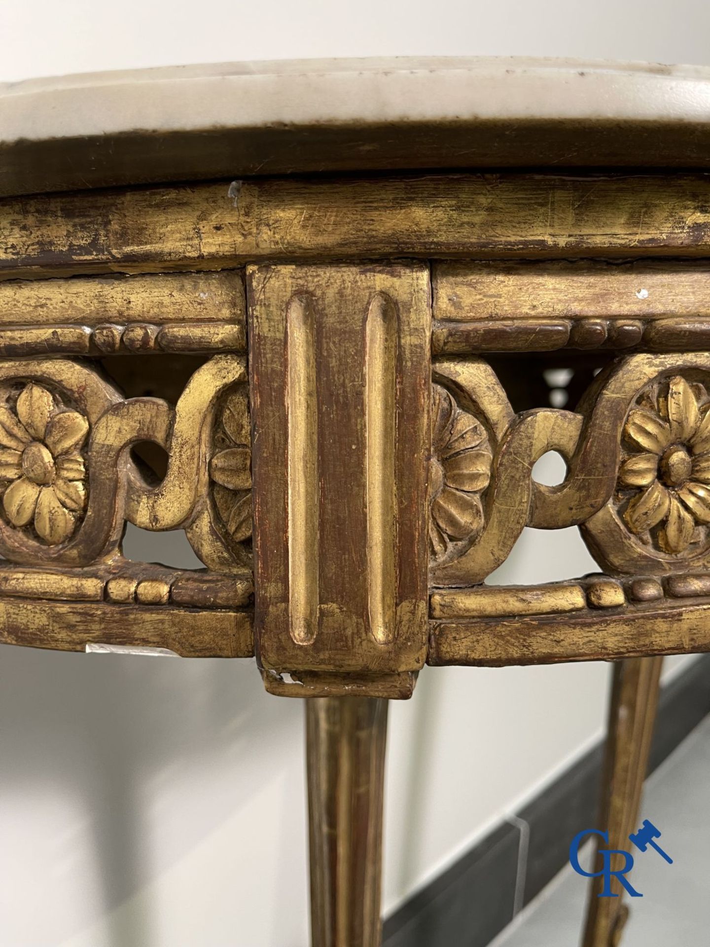 Furniture: Wood sculpted and gilded crescent shaped console. LXVI-period. - Image 5 of 18