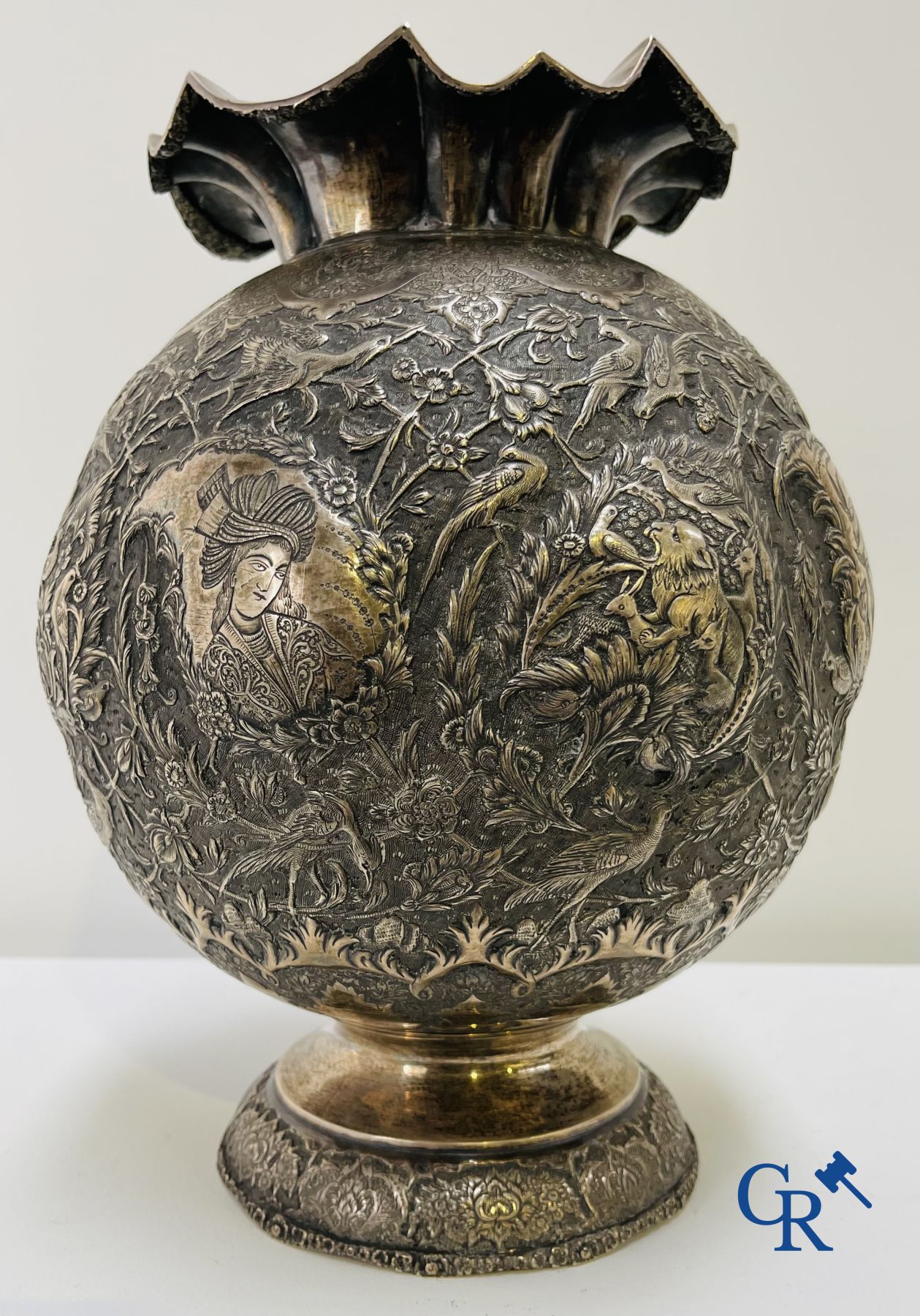 Silver: Vase in silver (Iran?) with a fine decor of birds, forest animals and characters. - Bild 8 aus 12