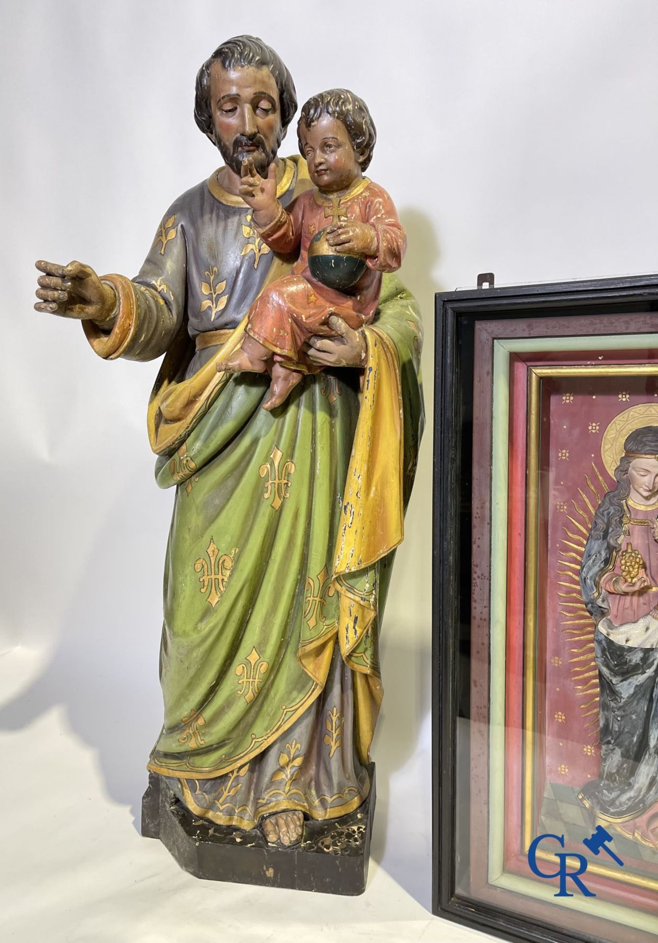 A 19th century wooden statue of Christ and a wooden display case with plaster representation of Mary - Bild 8 aus 25