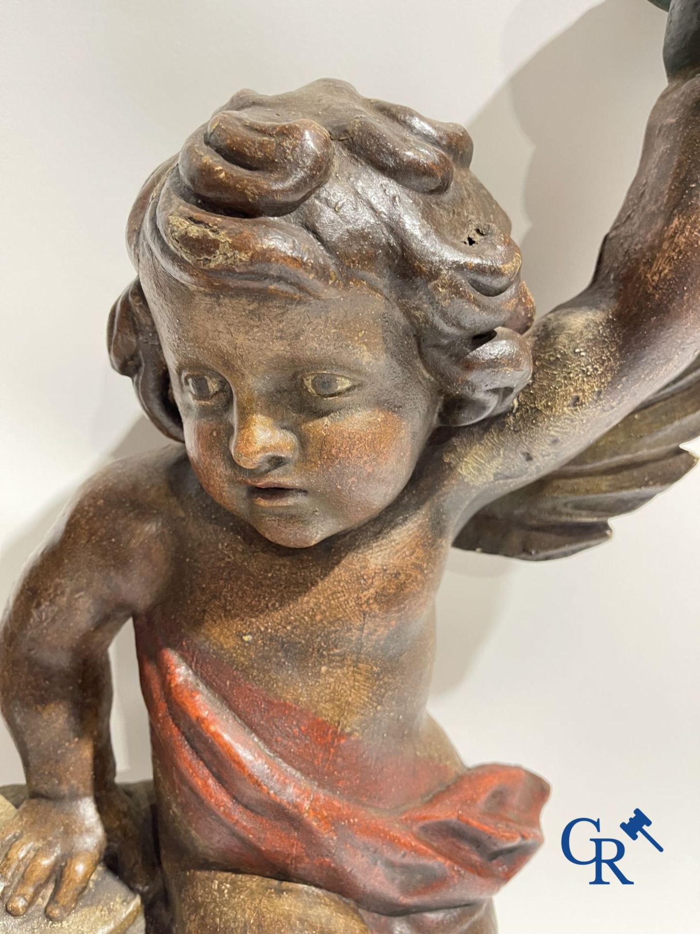 Wooden sculptures: A pair of wood-carved and polychrome 18th century angels. - Image 5 of 16