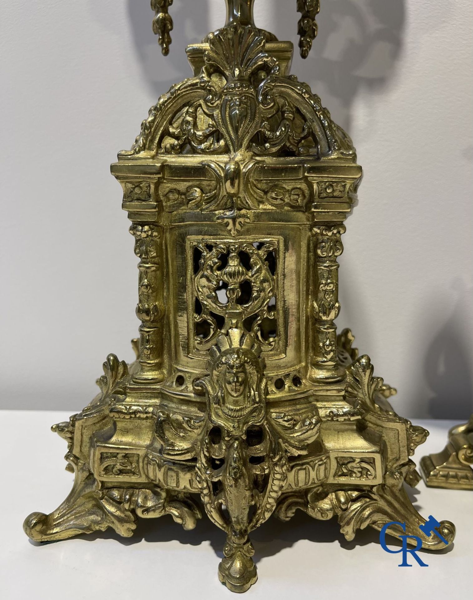 A three-part bronze fireplace clockset in Renaissance style and 2 painted tin and bronze pendant clo - Image 6 of 8