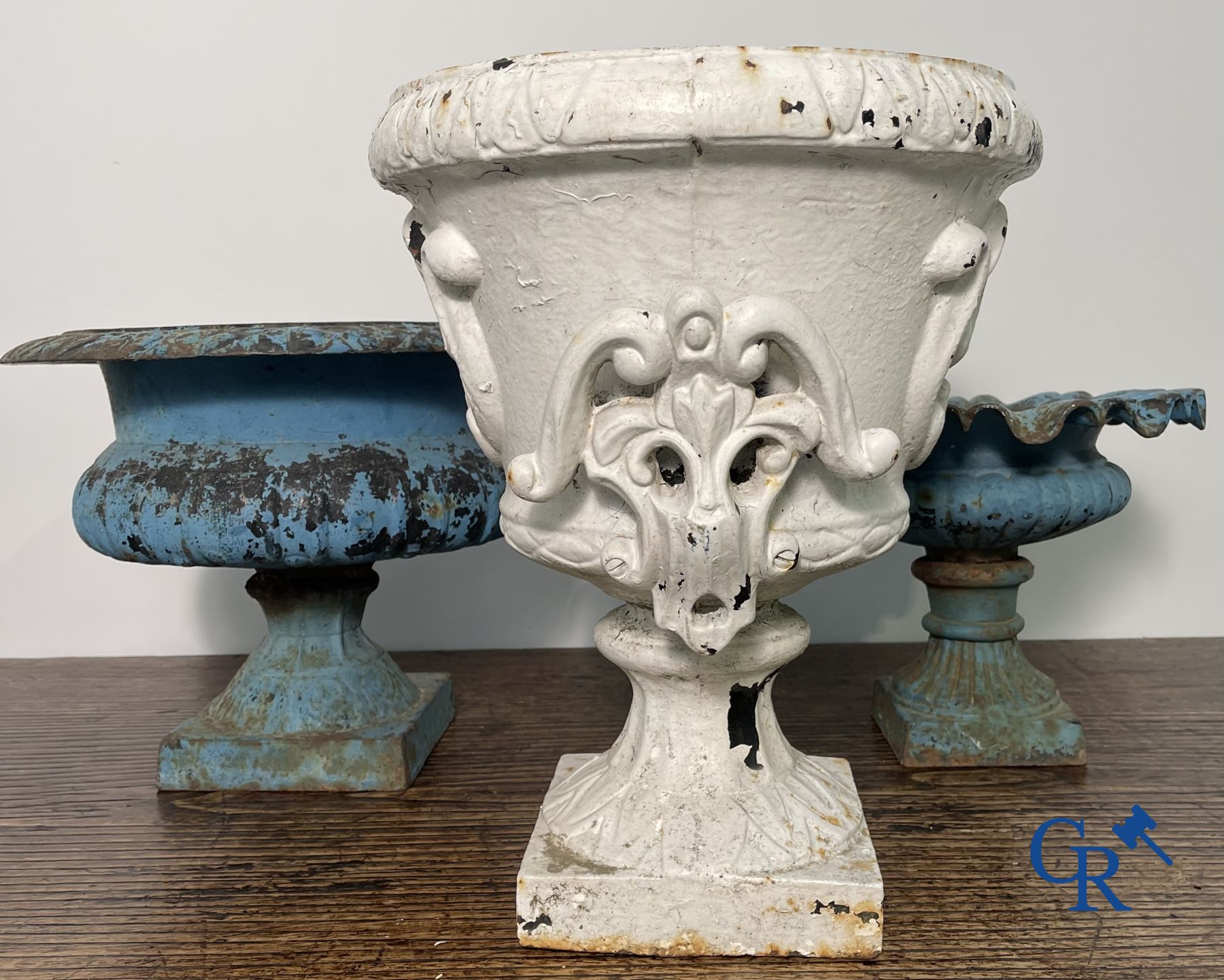 4 cast iron garden vases. - Image 5 of 9