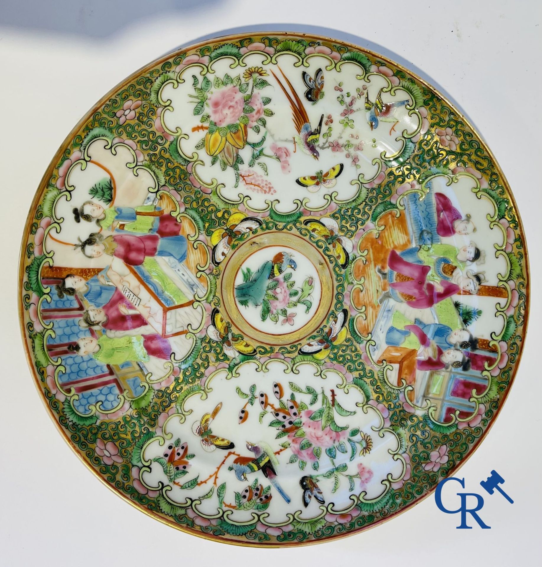 Chinese porcelain: 16 pieces of 18th and 19th century Chinese porcelain. - Image 31 of 33