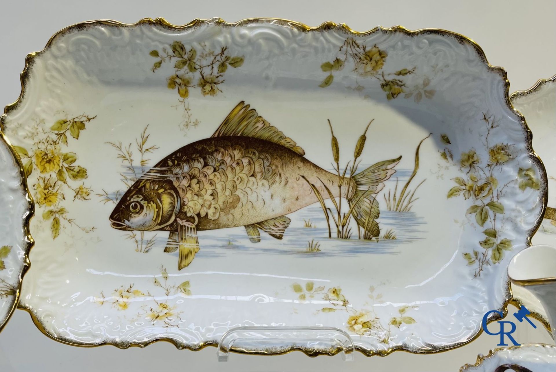 Extraordinary tableware in Brussels porcelain with a theme of freshwater fish. - Image 8 of 17