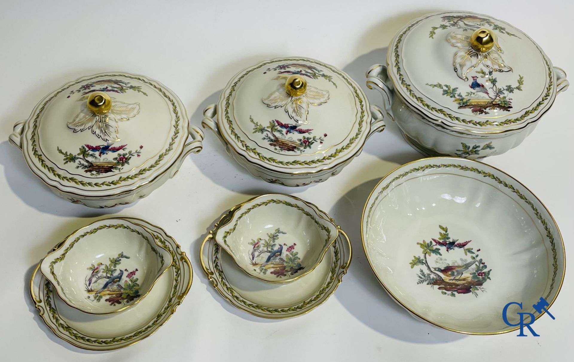 Limoges. L. Bernardaud & Cie. Beautiful dinner set in Limoges porcelain. Model Chevreuse. - Image 21 of 25