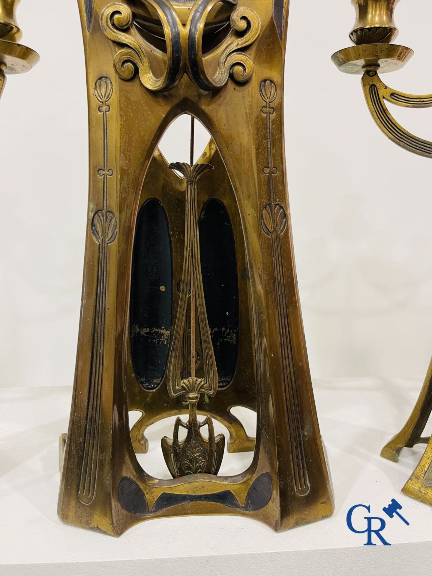 Art Nouveau: Exceptional bronze clock set in Art Nouveau. - Bild 5 aus 9