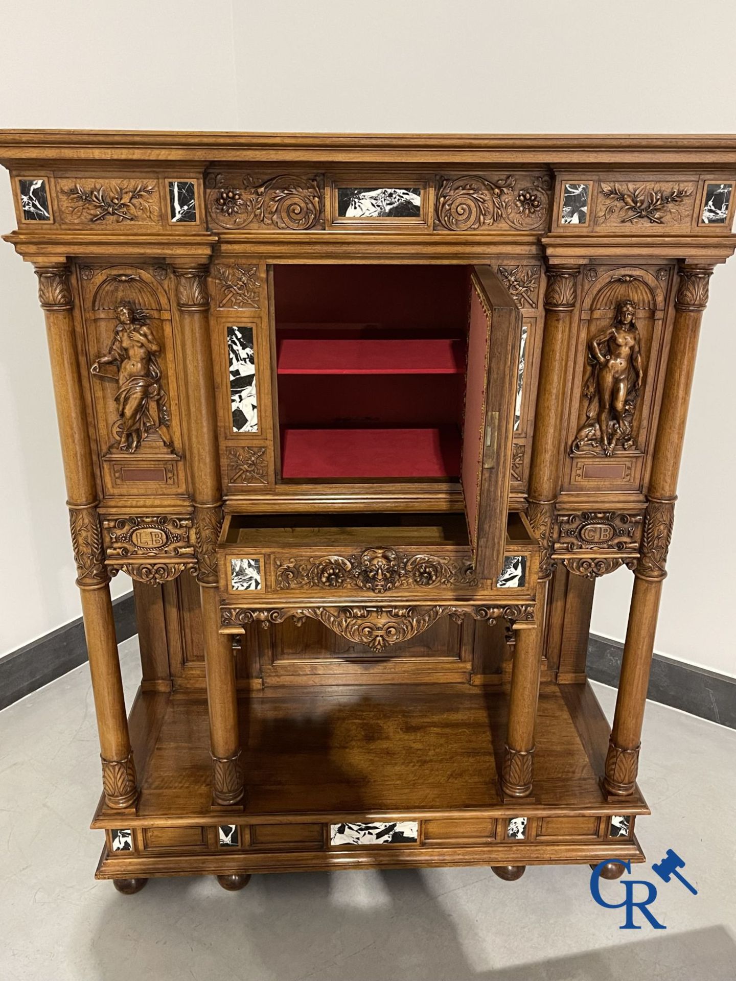 Furniture: A finely carved walnut credence in neo renaissance style with marble inlay. - Image 10 of 21