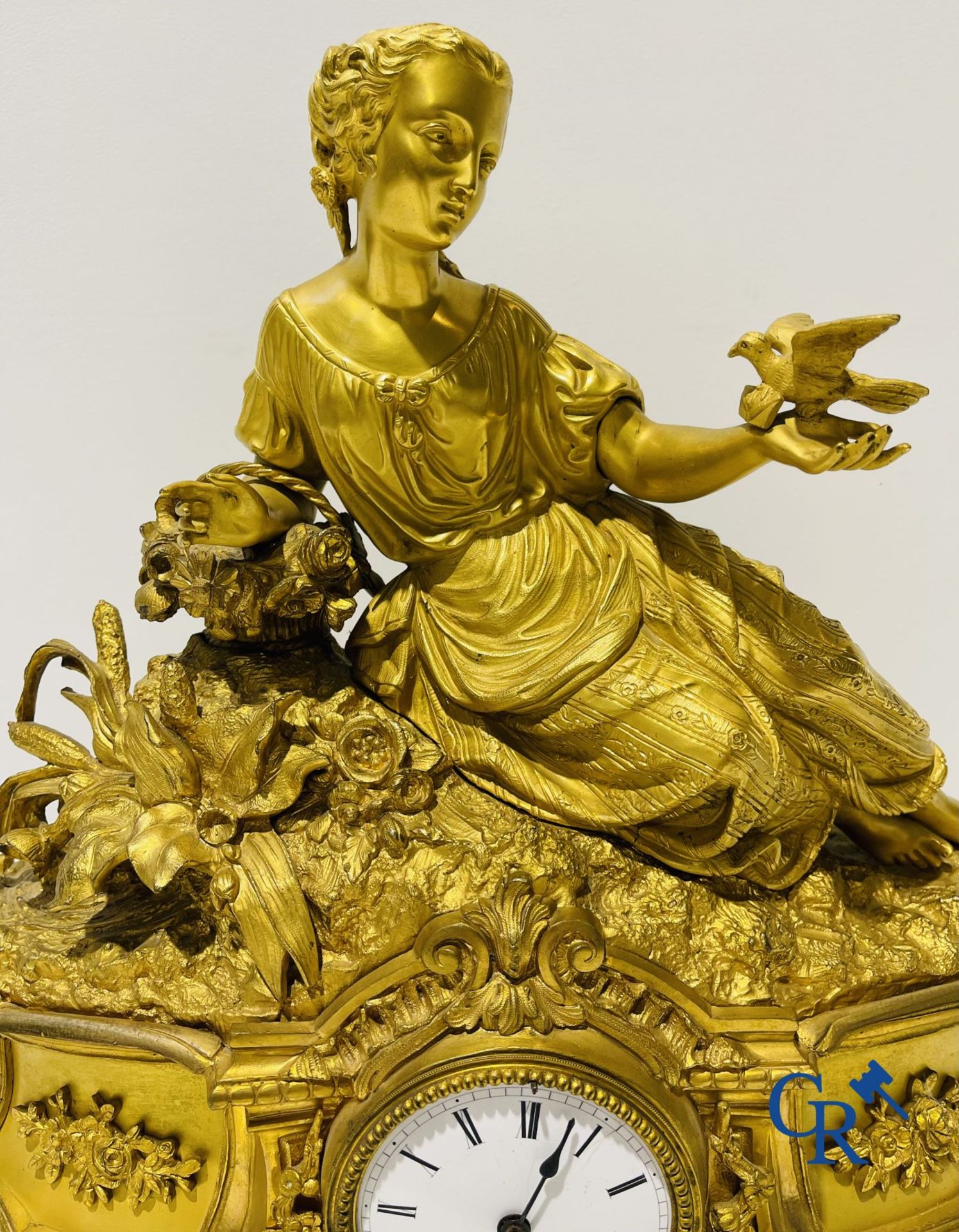 Bronze gilded clock with a romantic performance. 19th century. - Bild 2 aus 9