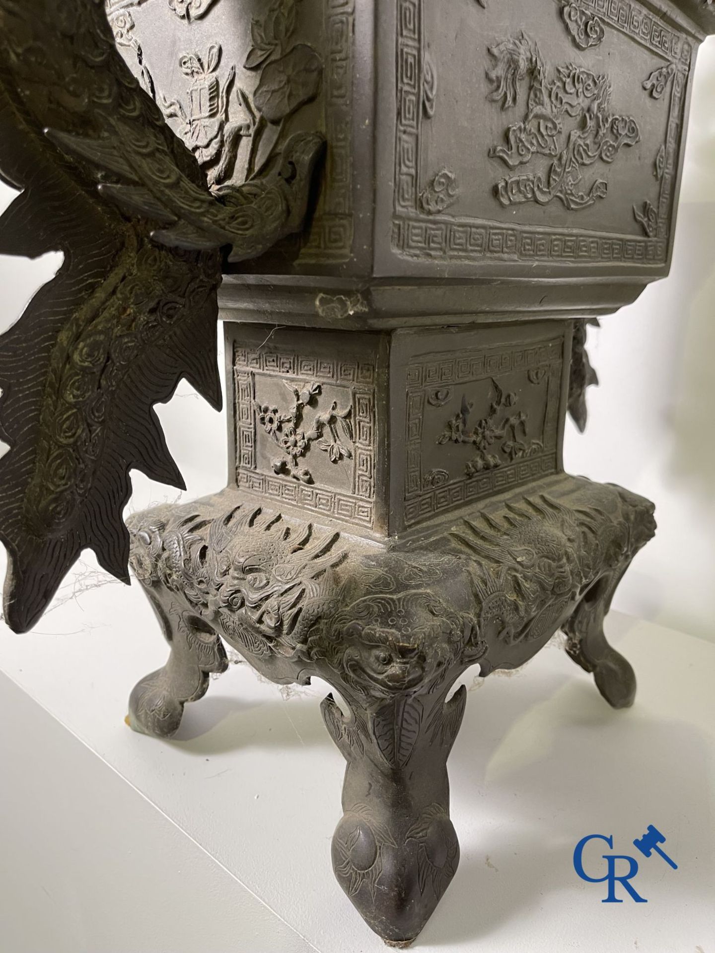 Asian Art: An imposing Chinese bronze jardiniere. - Image 9 of 14