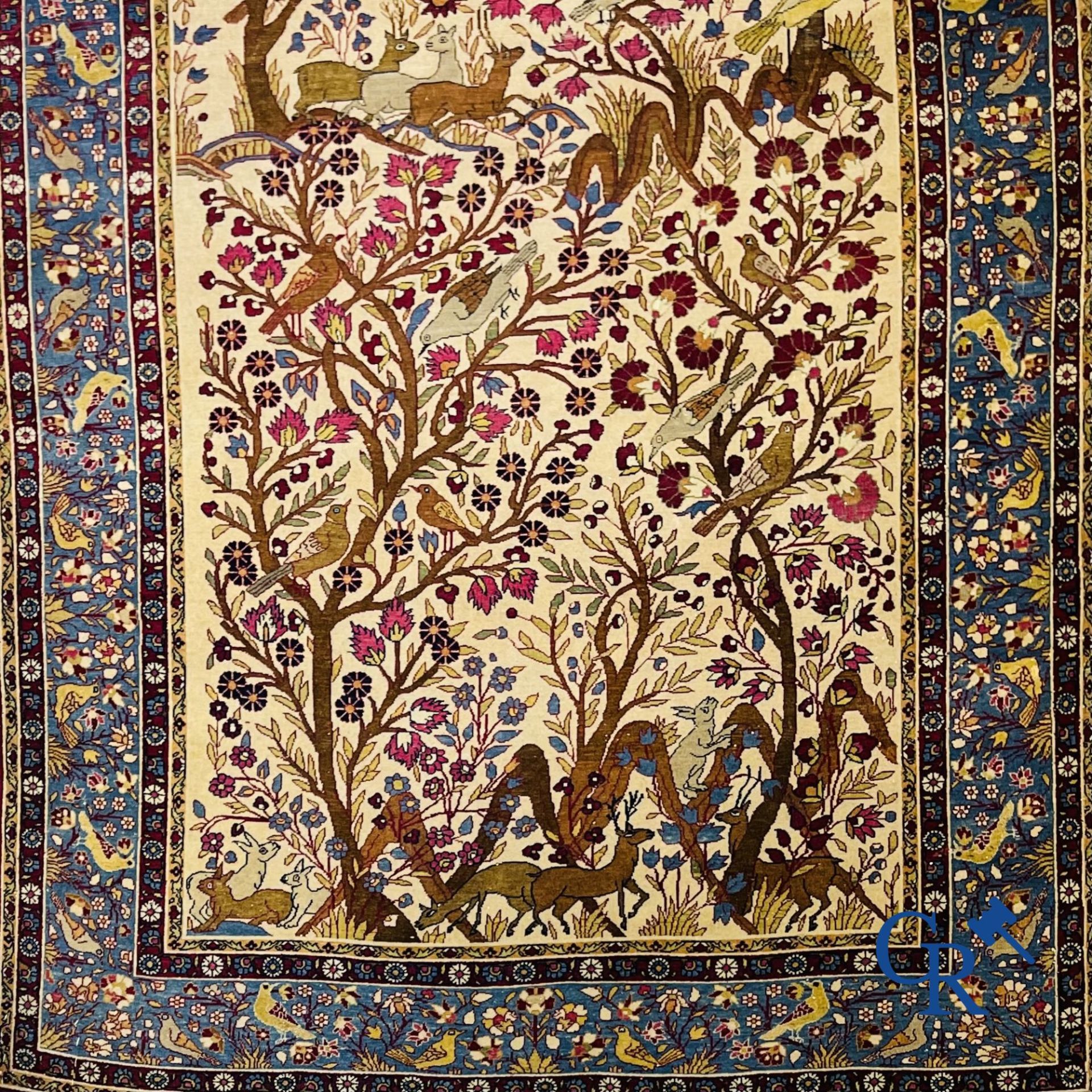 Oriental carpets: Antique oriental carpet with a decor of animals and birds in the forest. - Bild 4 aus 10