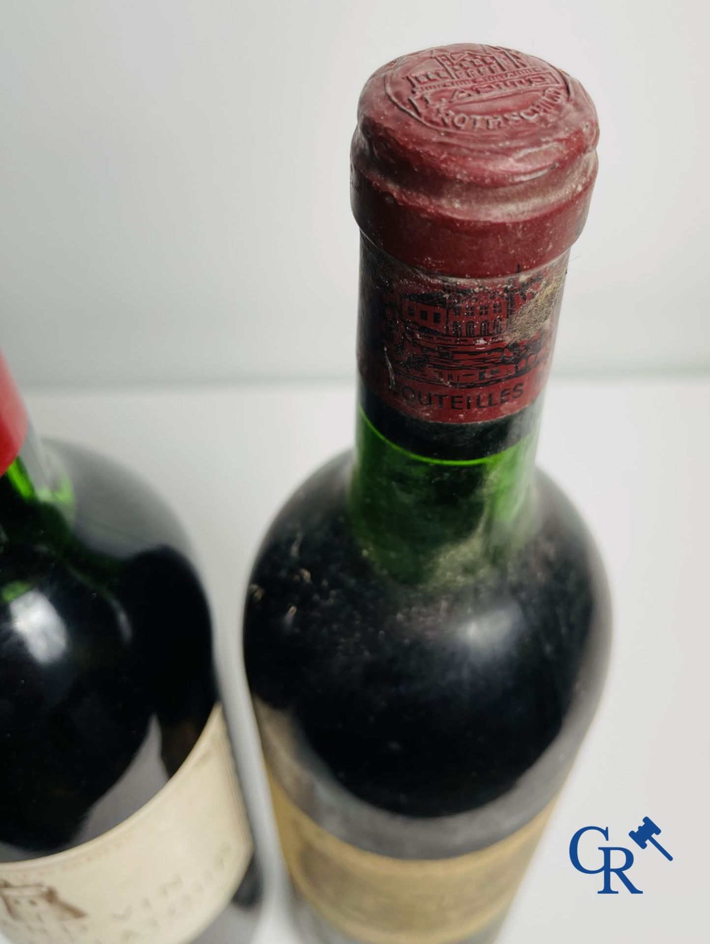 Wines. Bordeaux. Château Latour 1977 and Château Lafite Rothschild 1973. - Bild 5 aus 5