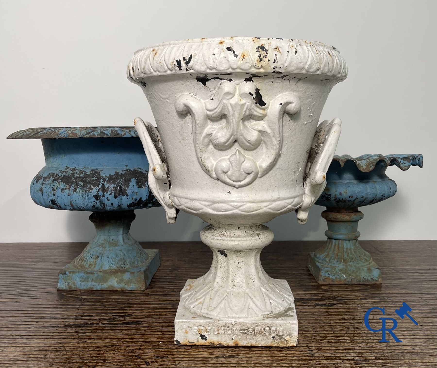 4 cast iron garden vases. - Image 3 of 9