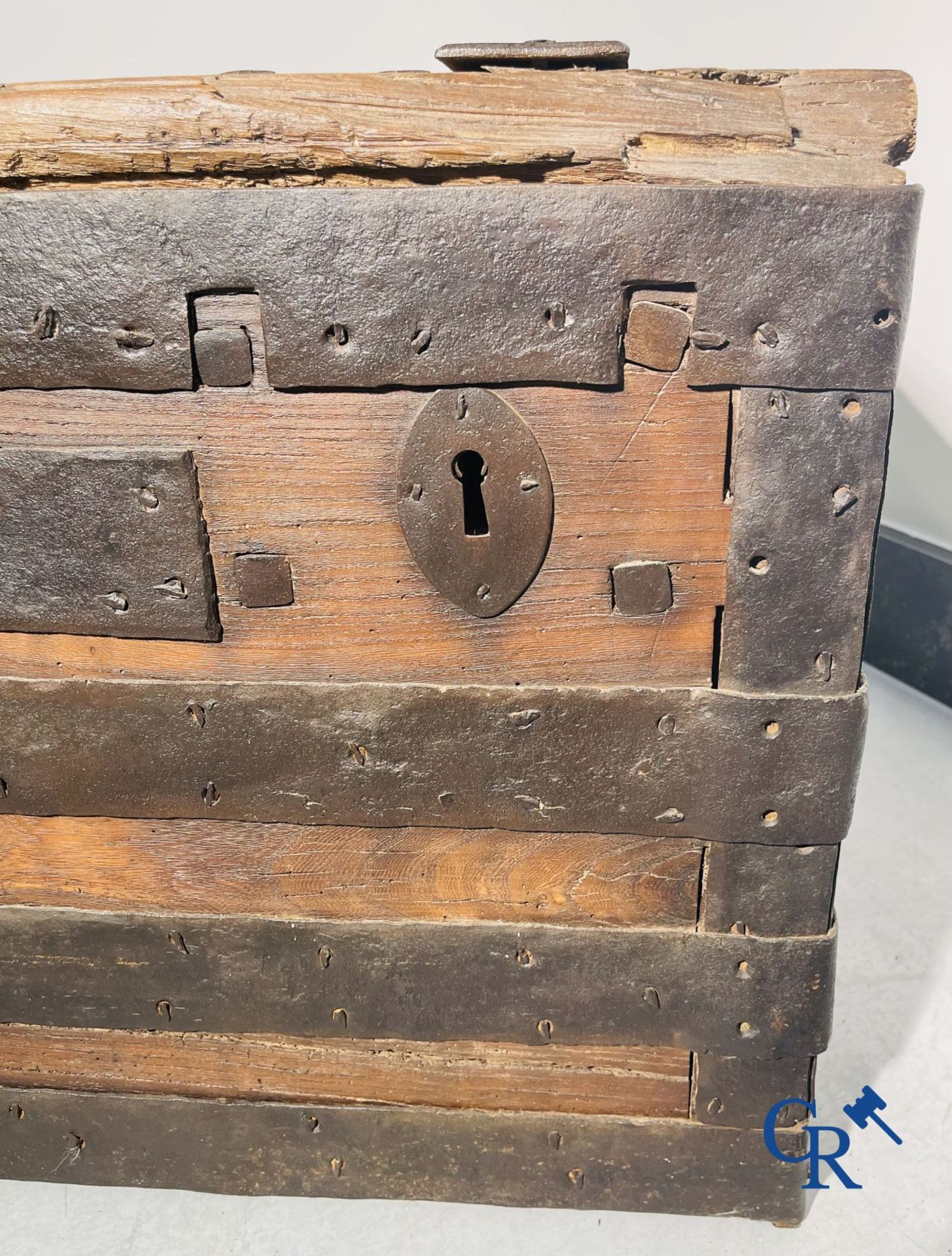 Antique wooden chest with hardware and lockwork in forging. - Bild 3 aus 21