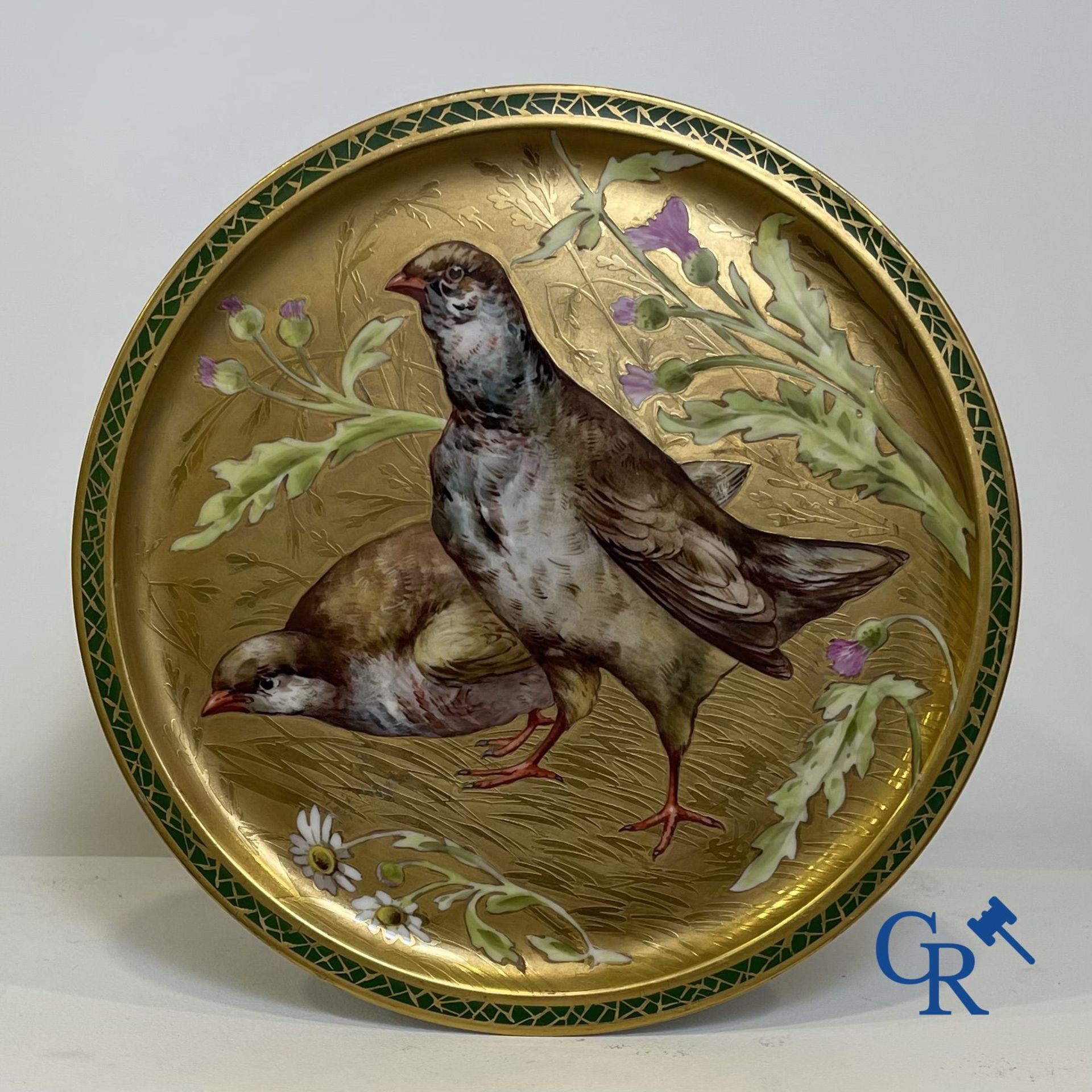 Haviland Limoges: Beautiful dish in gilded and decorated porcelain with a decoration of partridges.