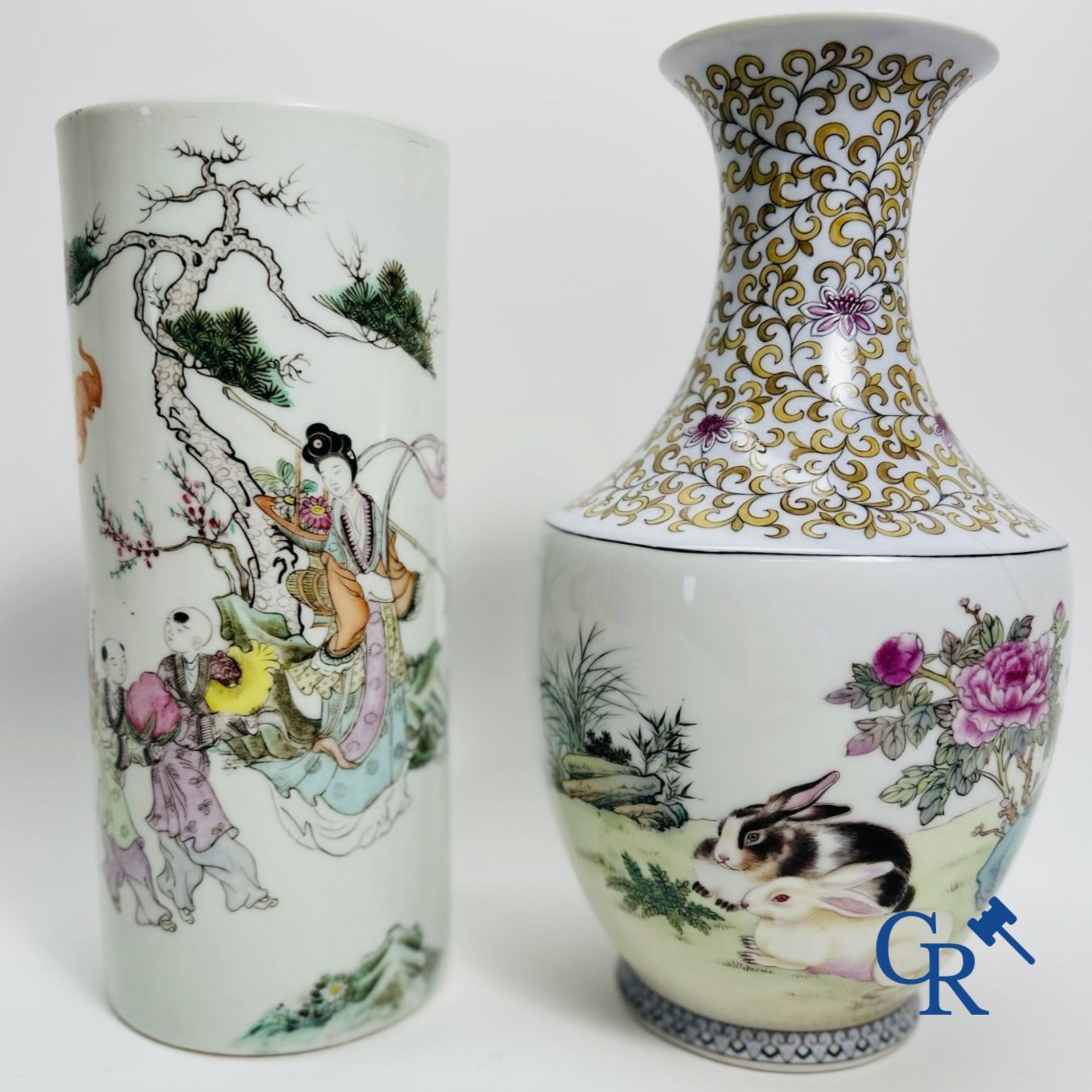 Chinese porcelain: Lot of 2 Chinese vases.